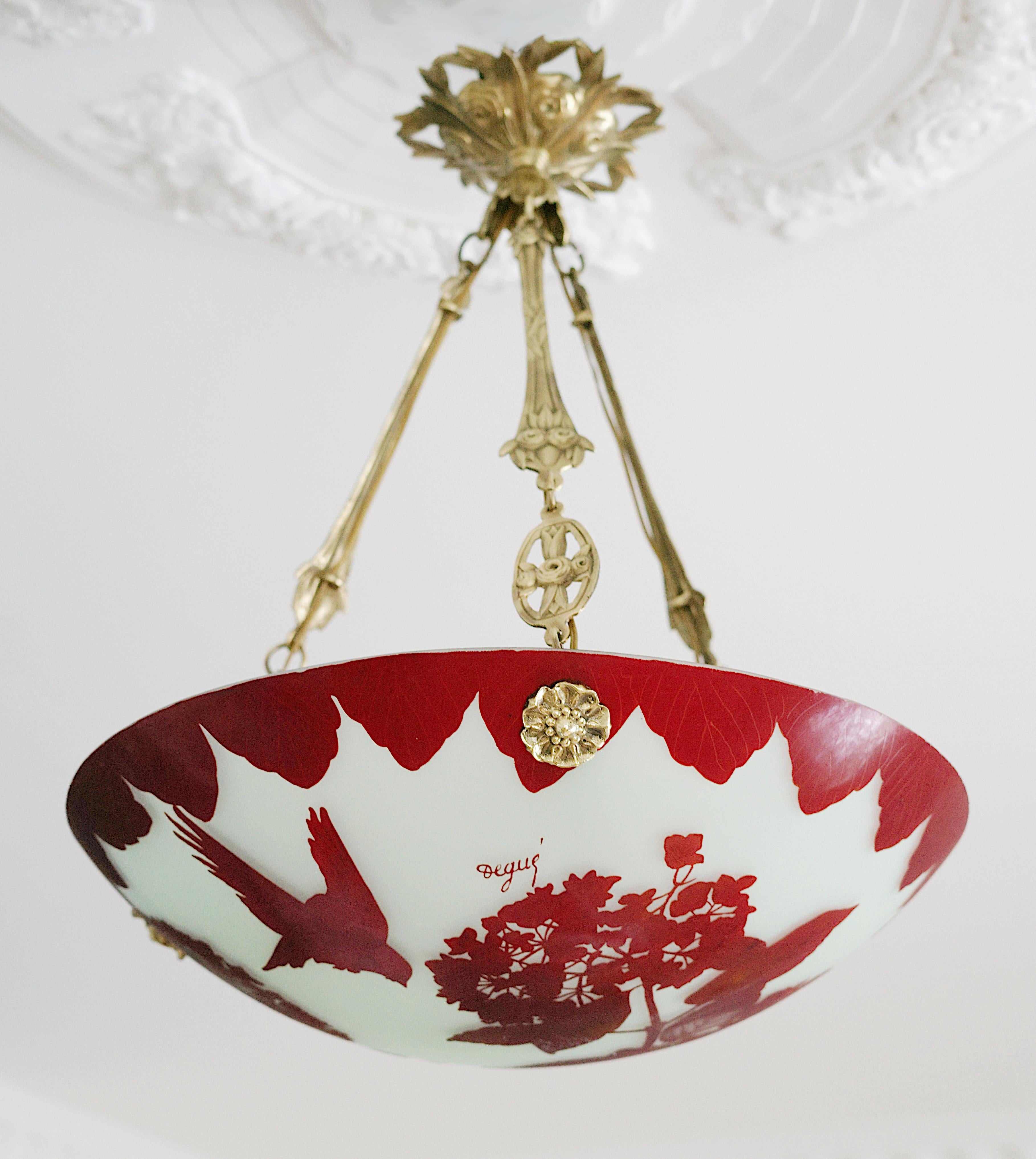 Lustre suspendu Art Déco français en verre gravé, années 1920 Excellent état à Saint-Amans-des-Cots, FR