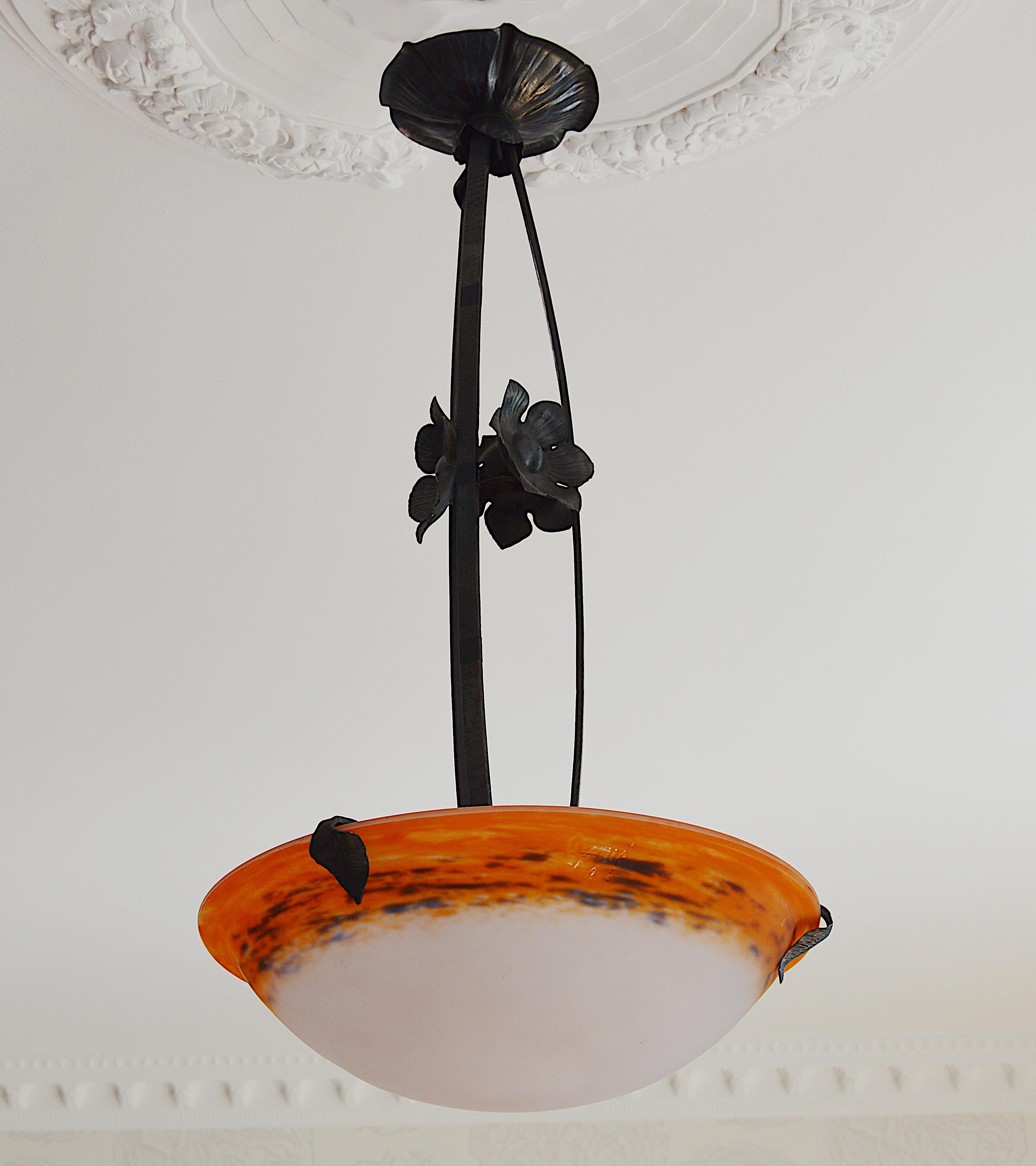 French Art Deco pendant by Degue, Compiegne, France, late 1920s. Mottled glass shade, powders are applied between two layers, that comes hung at its original wrought iron fixture. Measures: Height 26