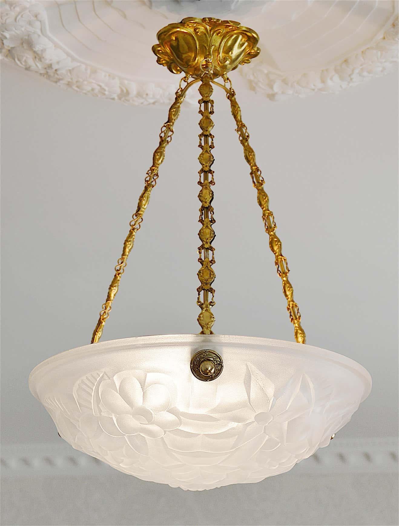 Frosted Degue French Art Deco Pair of Pendant Chandeliers, Late 1920s
