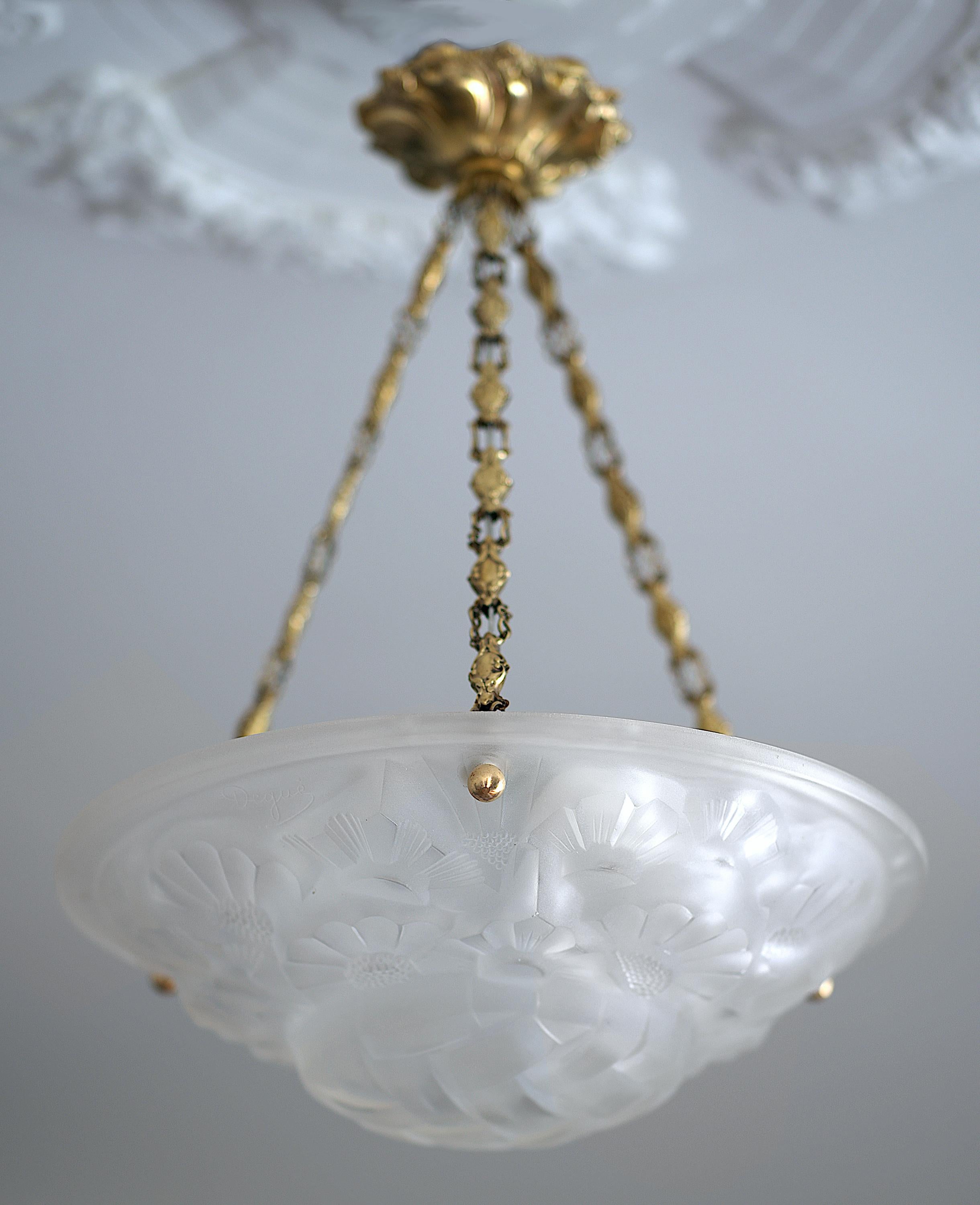 Degue French Art Deco Pair of Pendants Chandeliers, Ca. 1930 For Sale 1