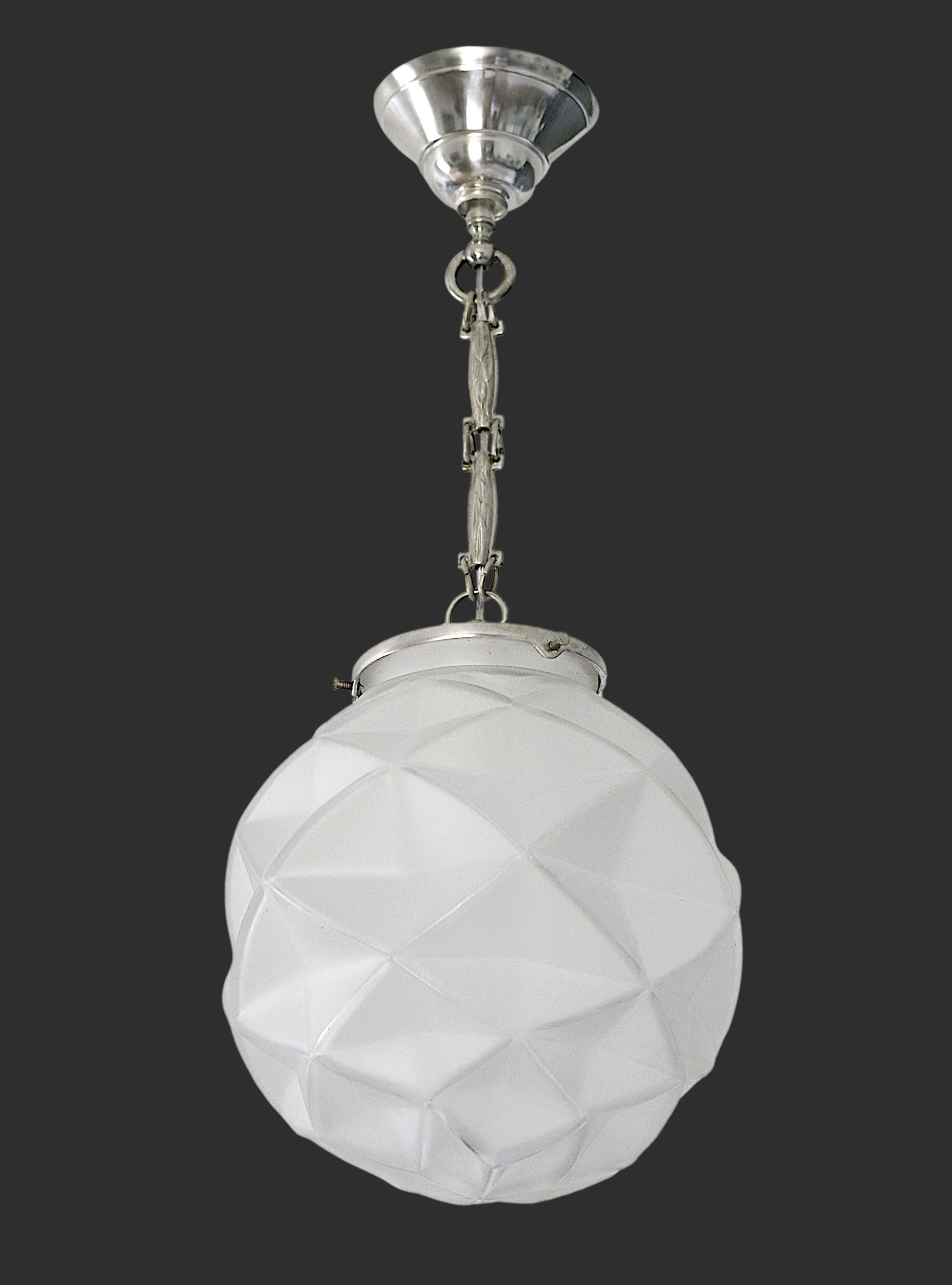 Degue French Art Deco Pair of Pendants Chandeliers, Ca. 1930 For Sale 2