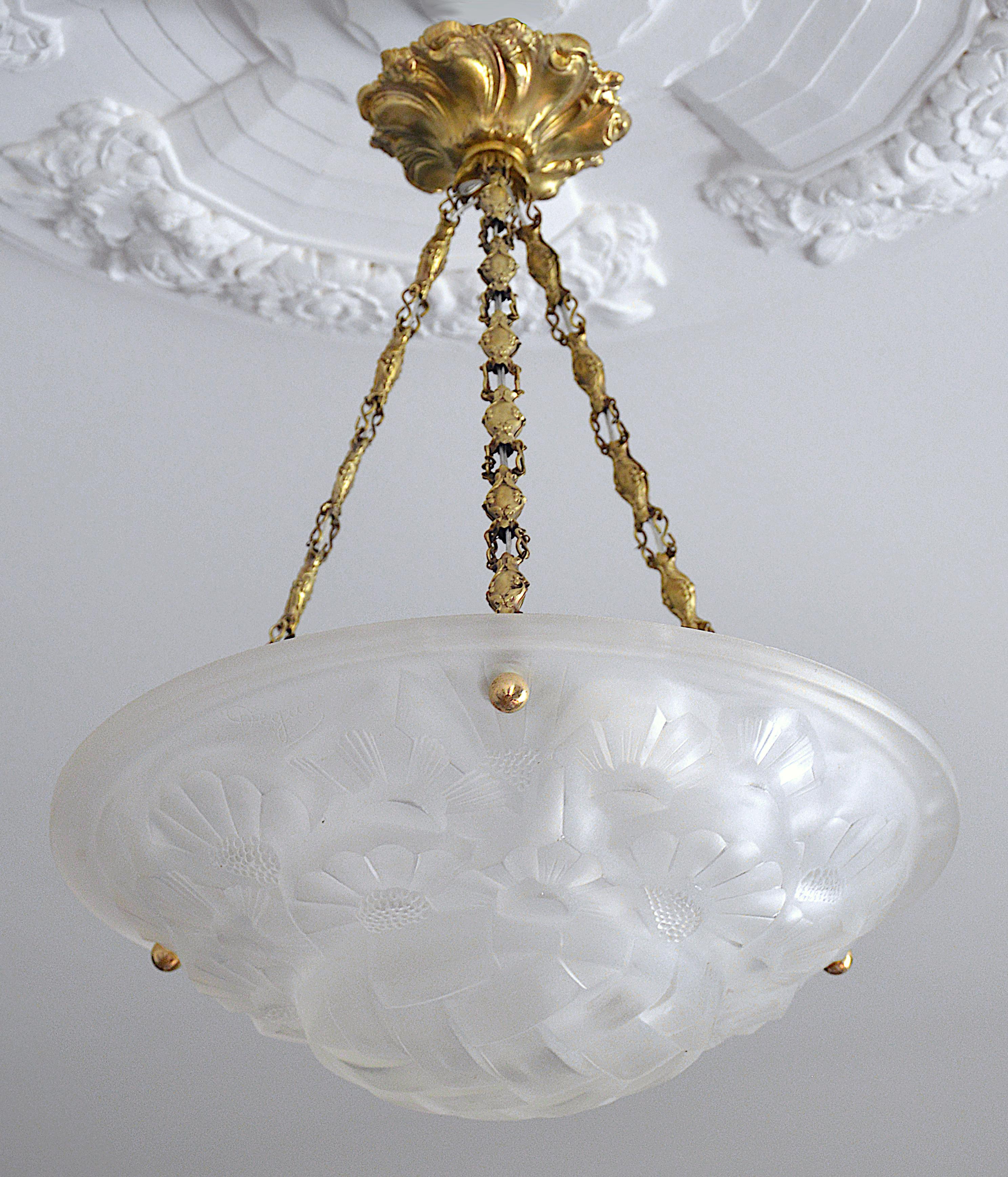 Degue French Art Deco Pair of Pendants Chandeliers, Ca. 1930 For Sale 2