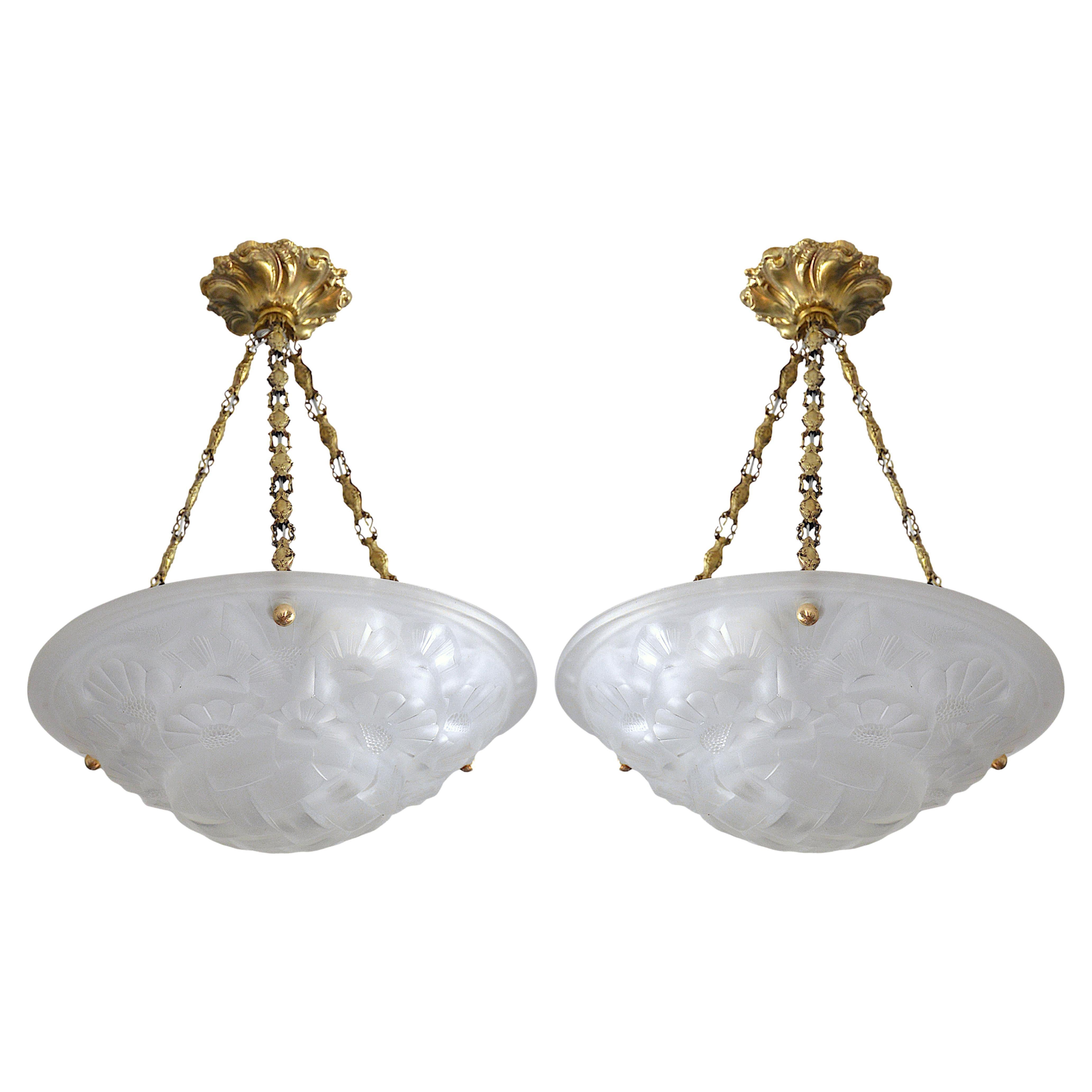 Degue French Art Deco Pair of Pendants Chandeliers, Ca. 1930 For Sale