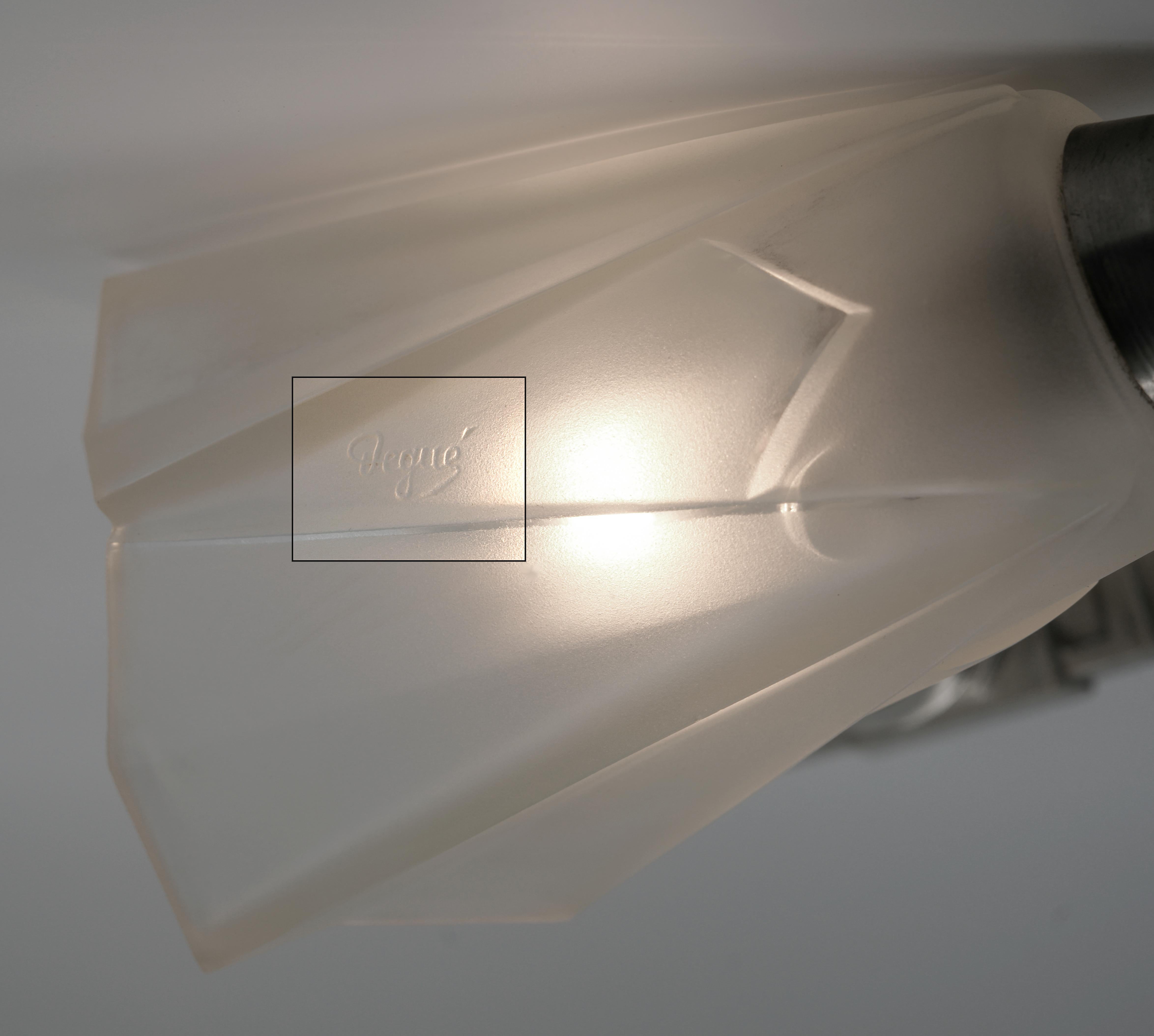 Pair of French Art Deco Wall Sconces by DEGUE (Compiègne), France, 1920s

Elegant pair of French Art Deco wall sconces by DEGUE, produced in Compiègne in the late 1920s — a refined example of authentic Art Deco lighting. Each sconce features a