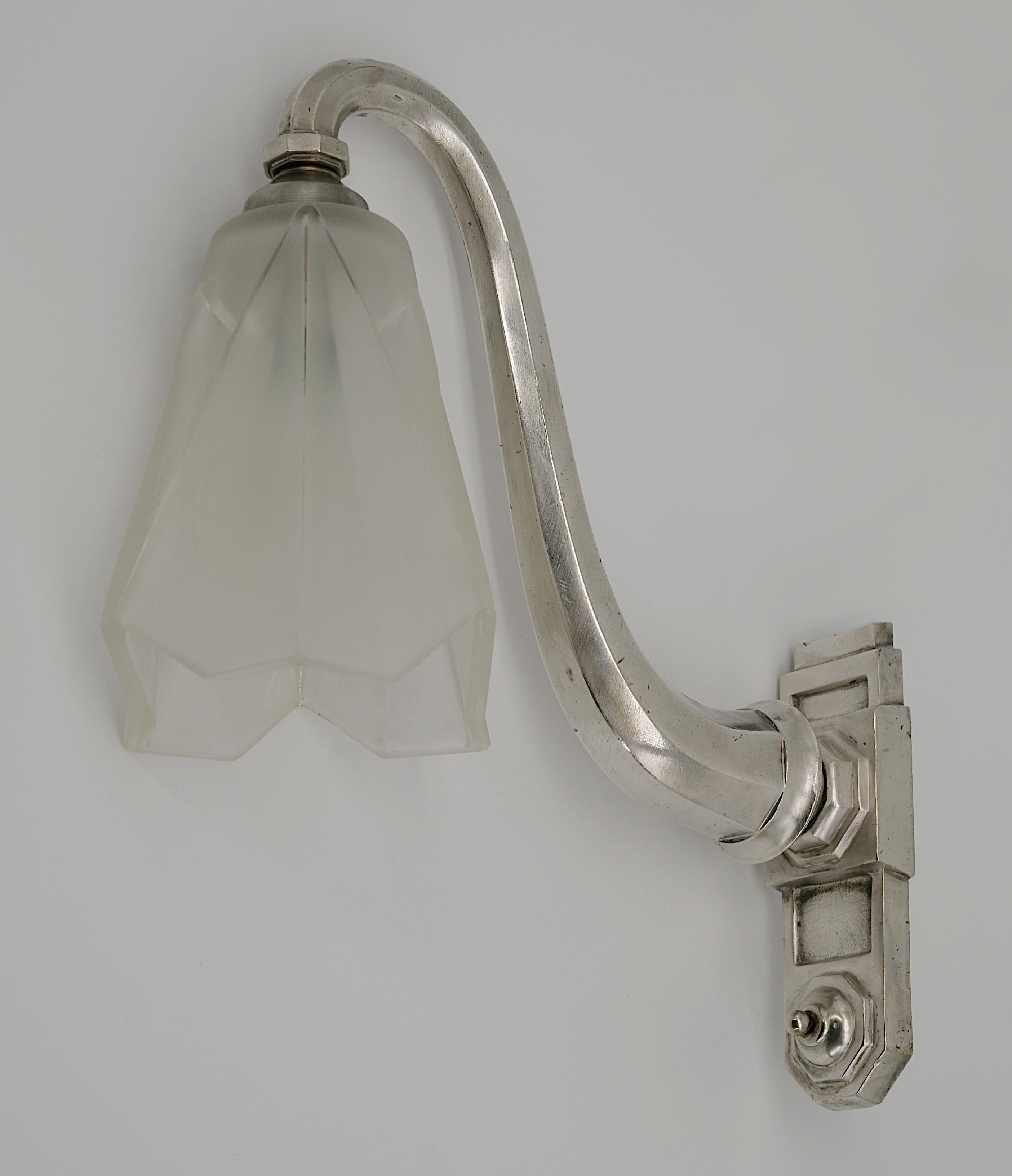 Silvered Degue French Art Deco Pair of Wall Sconces, circa 1930 For Sale