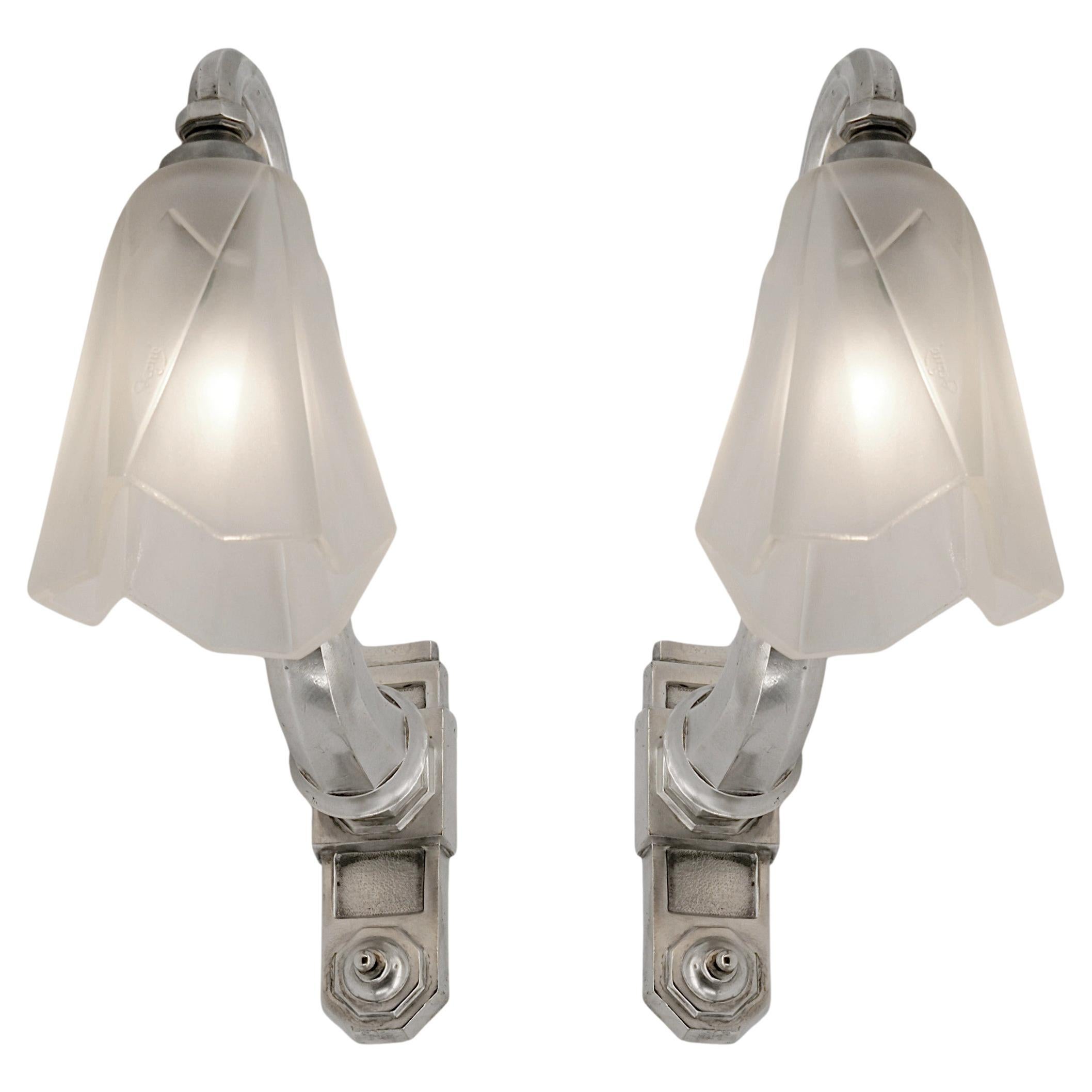 Degue French Art Deco Pair of Wall Sconces, circa 1930