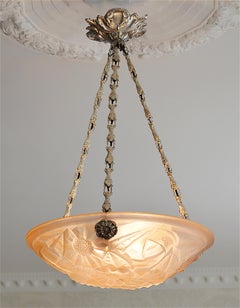 Lustre à pendentifs rose Art déco français Degue:: vers 1930