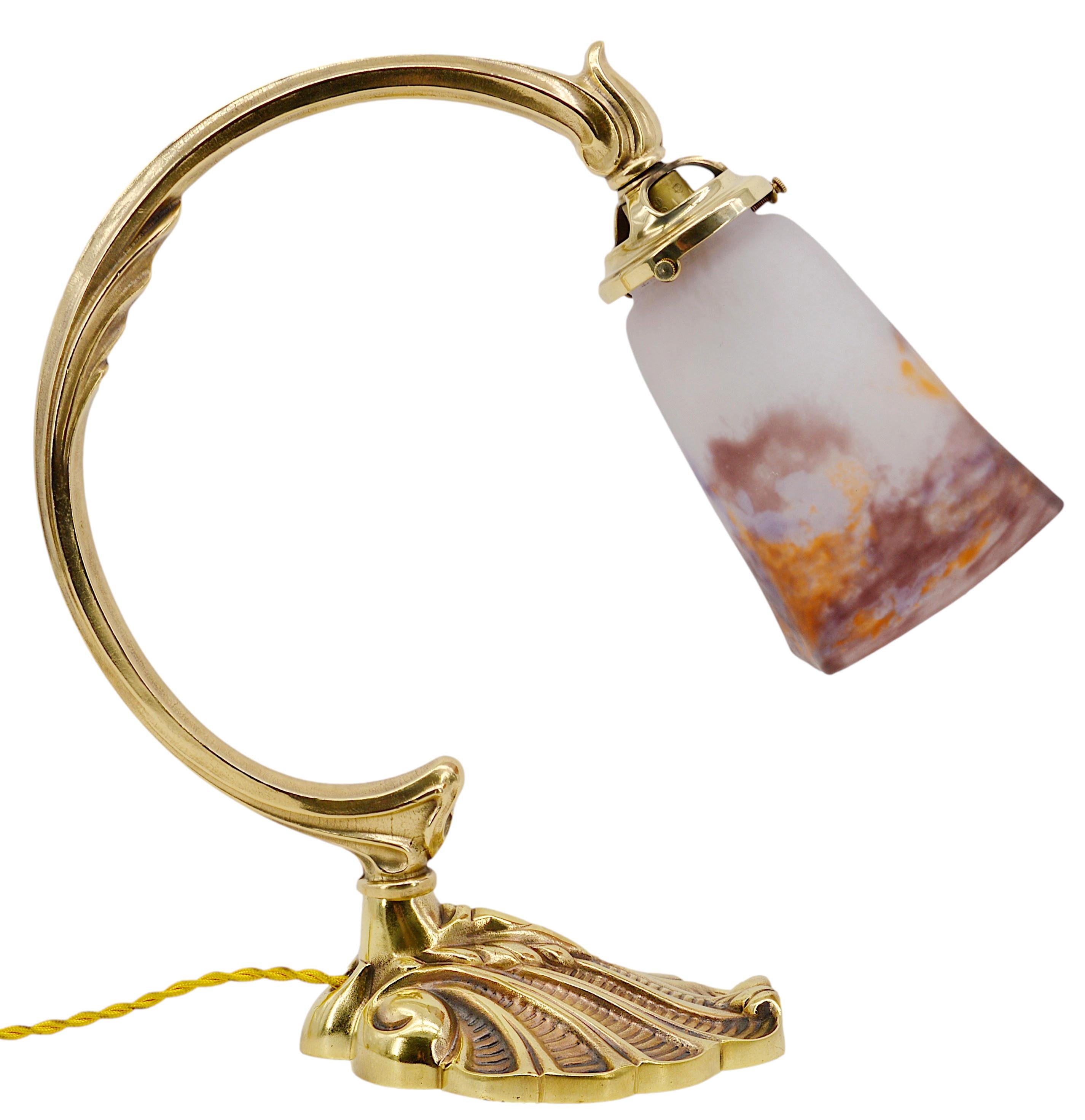 French Art Deco Table Lamp by Degué (Compiègne, France), Late 1920s

A striking French Art Deco table lamp by Degué, crafted in France in the late 1920s. This elegant piece showcases the refined artistry and craftsmanship of the period — featuring a