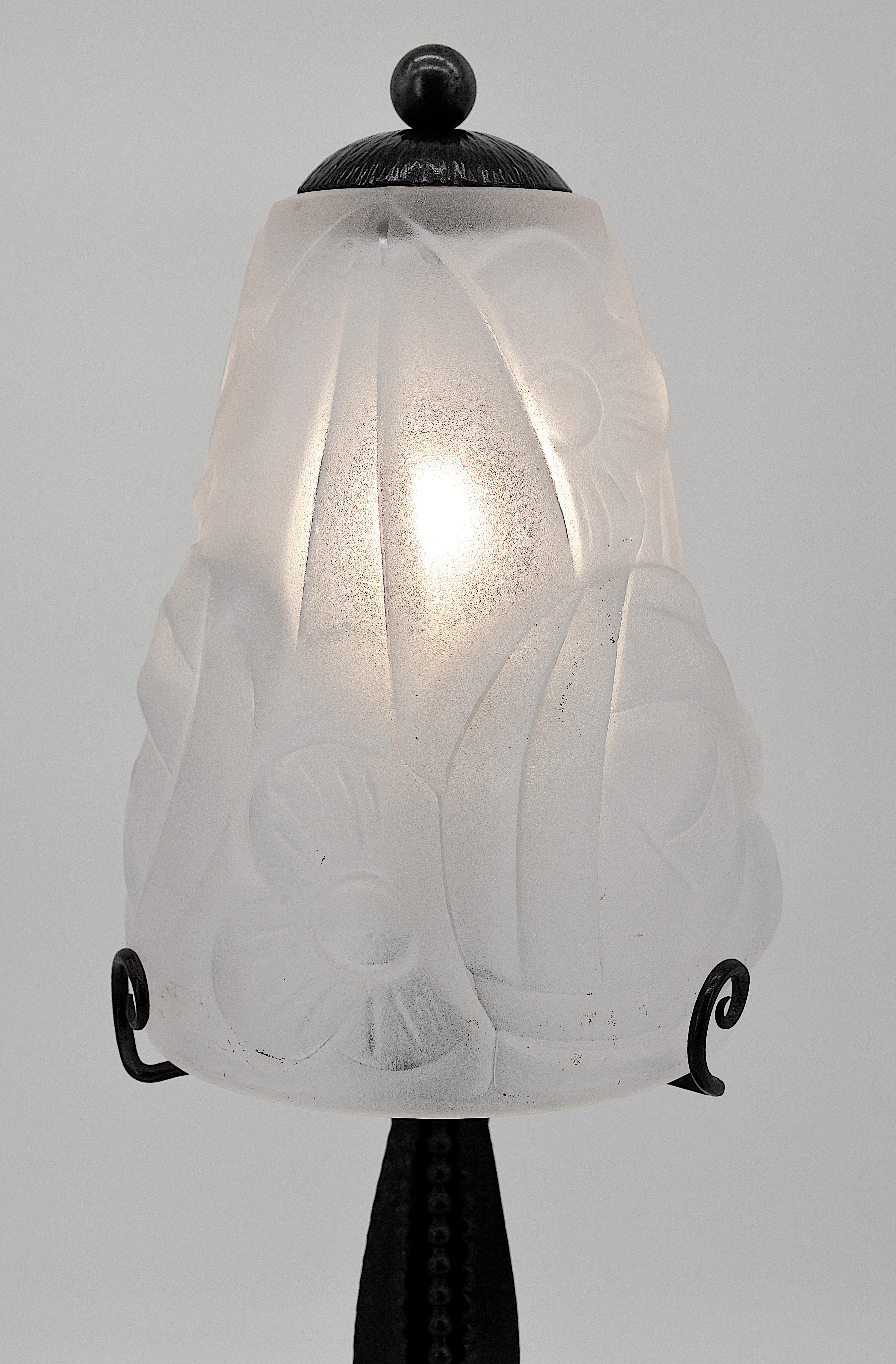 Frosted Degué French Art Deco Table Lamp, Late 1920s For Sale