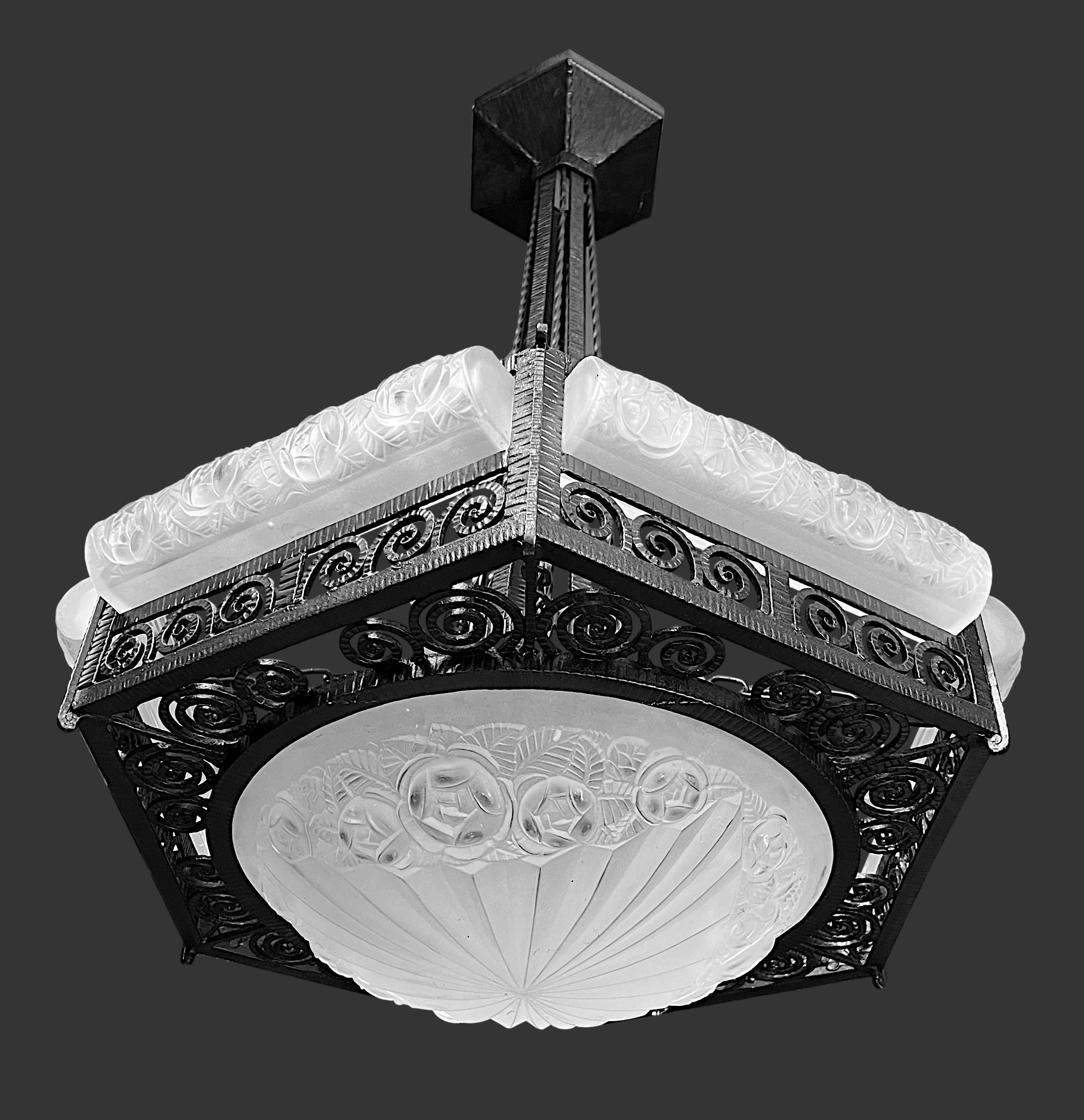 Genuine and large French Art Deco chandelier by DEGUE (Compiegne), France, late 1920s. Original and period chandelier without modification (except wiring). White frosted glass shades with an Art Deco stylized floral pattern. 1 central bowl and 6