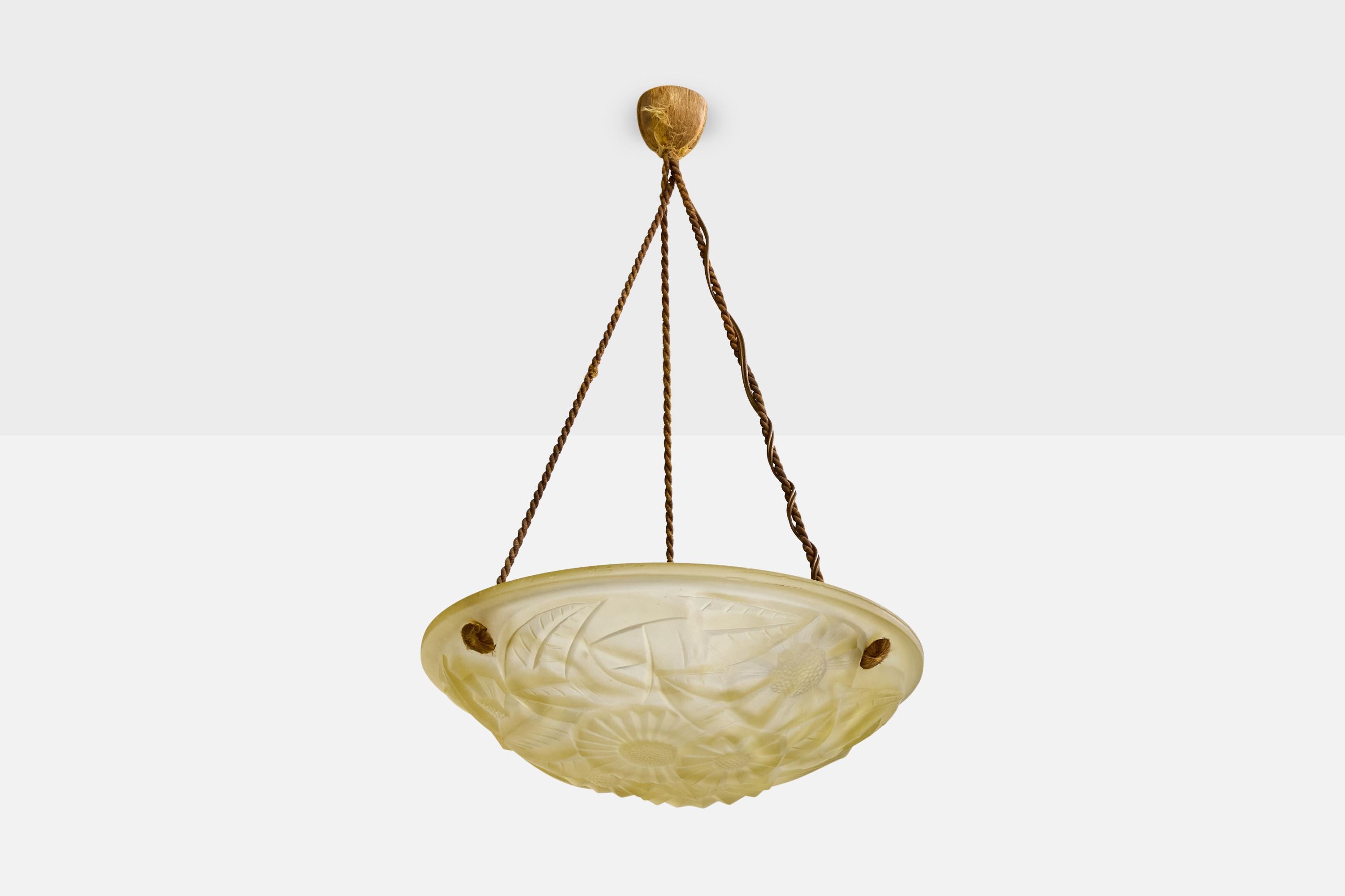 Suspension en verre et corde brune produite par Degué, France, C.C.

Usure correspondant à l'âge et à l'usage.

Dimensions globales (pouces) : 21,5