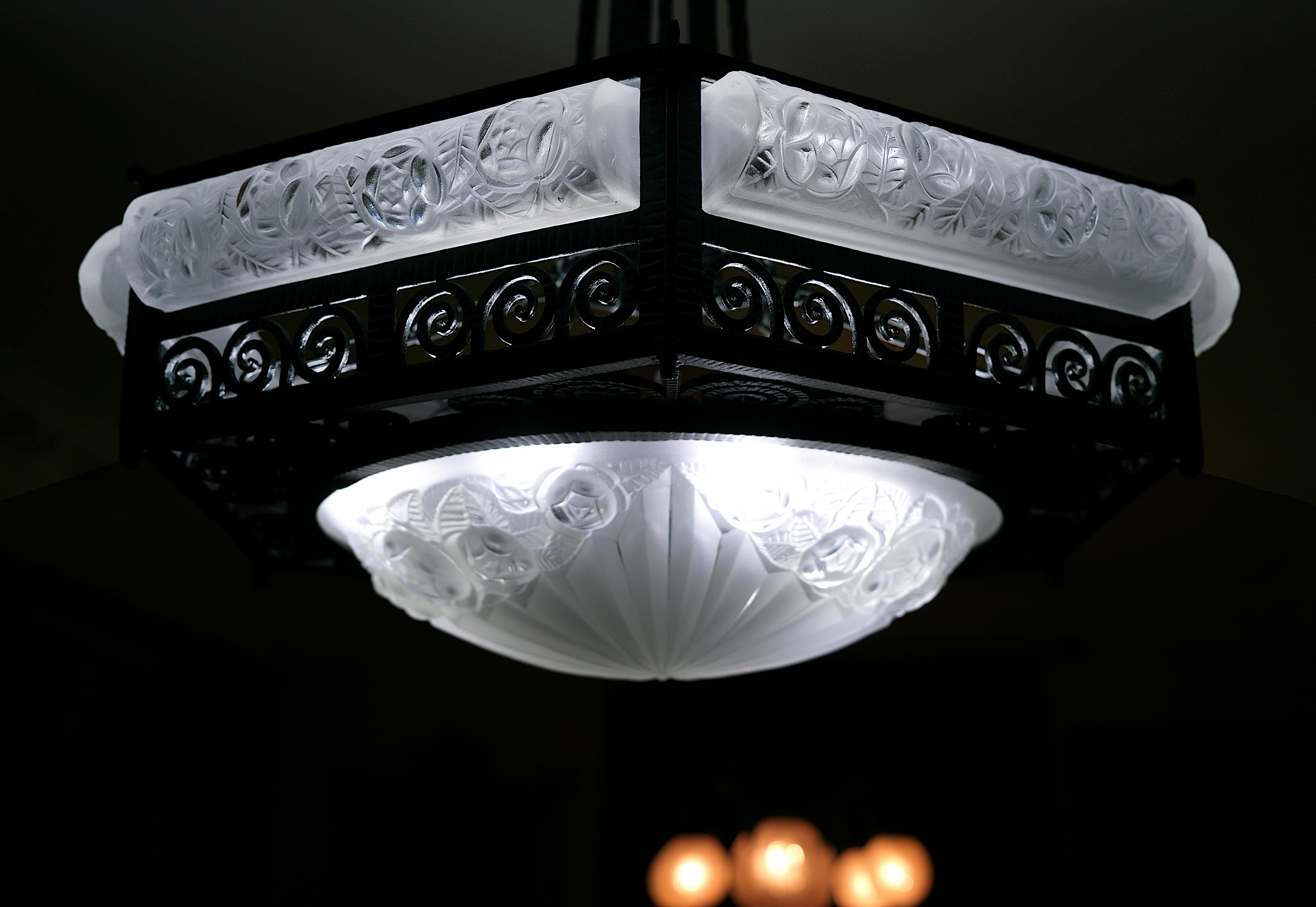 Degue Rare Large French Art Deco Chandelier, 1920 For Sale 5