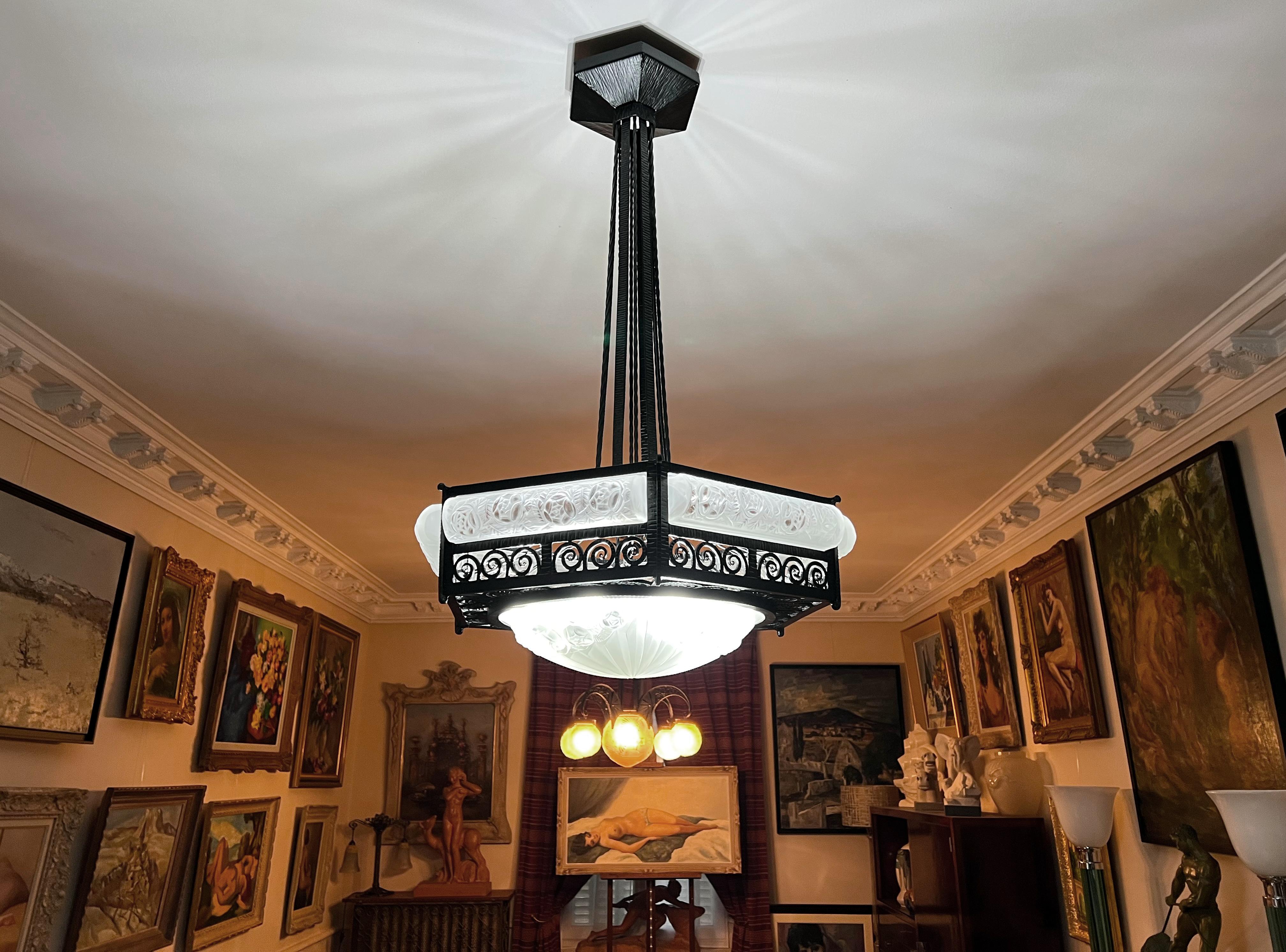 Degue Rare Large French Art Deco Chandelier, 1920 For Sale 10