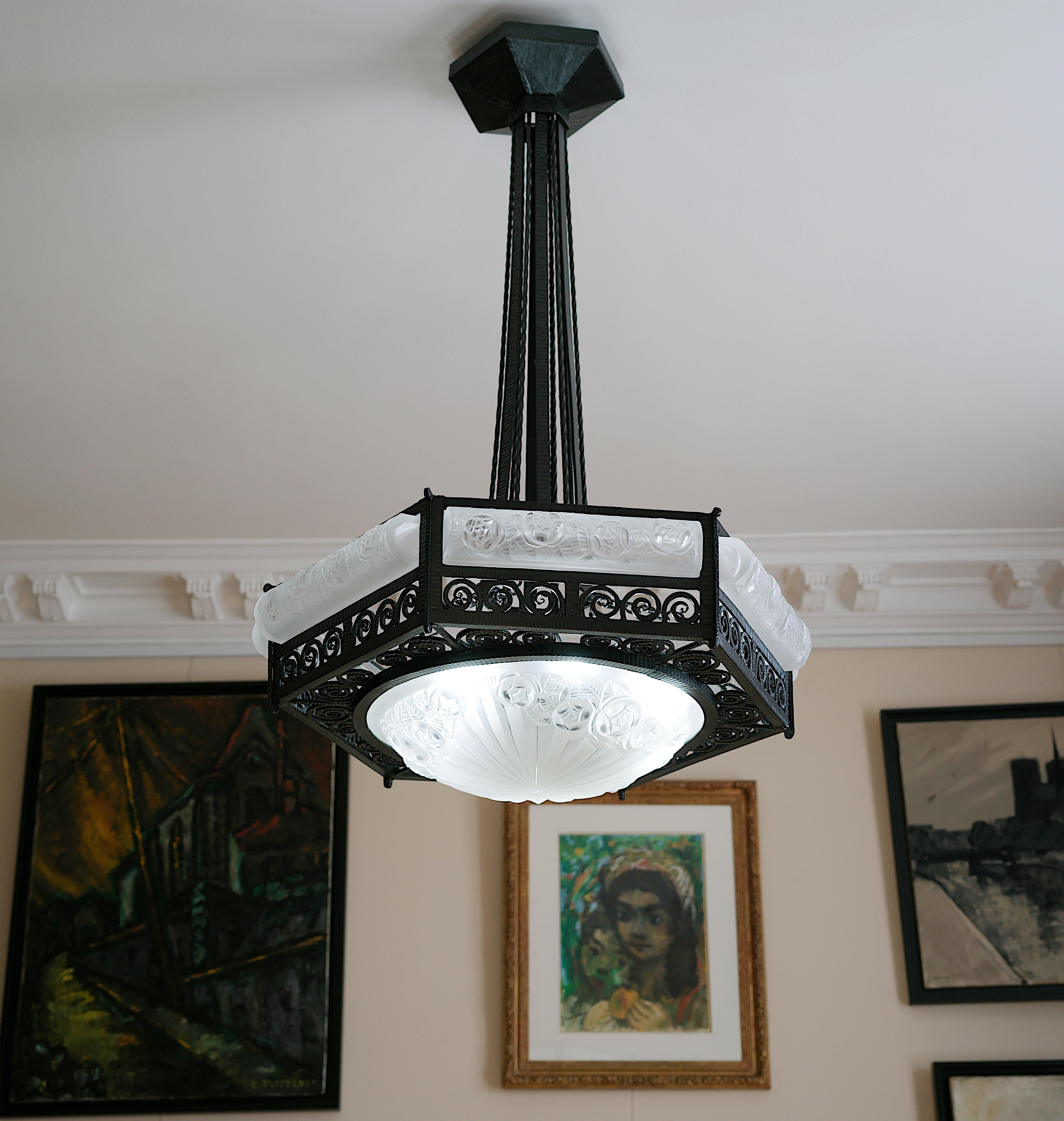 Frosted Degue Rare Large French Art Deco Chandelier, 1920 For Sale