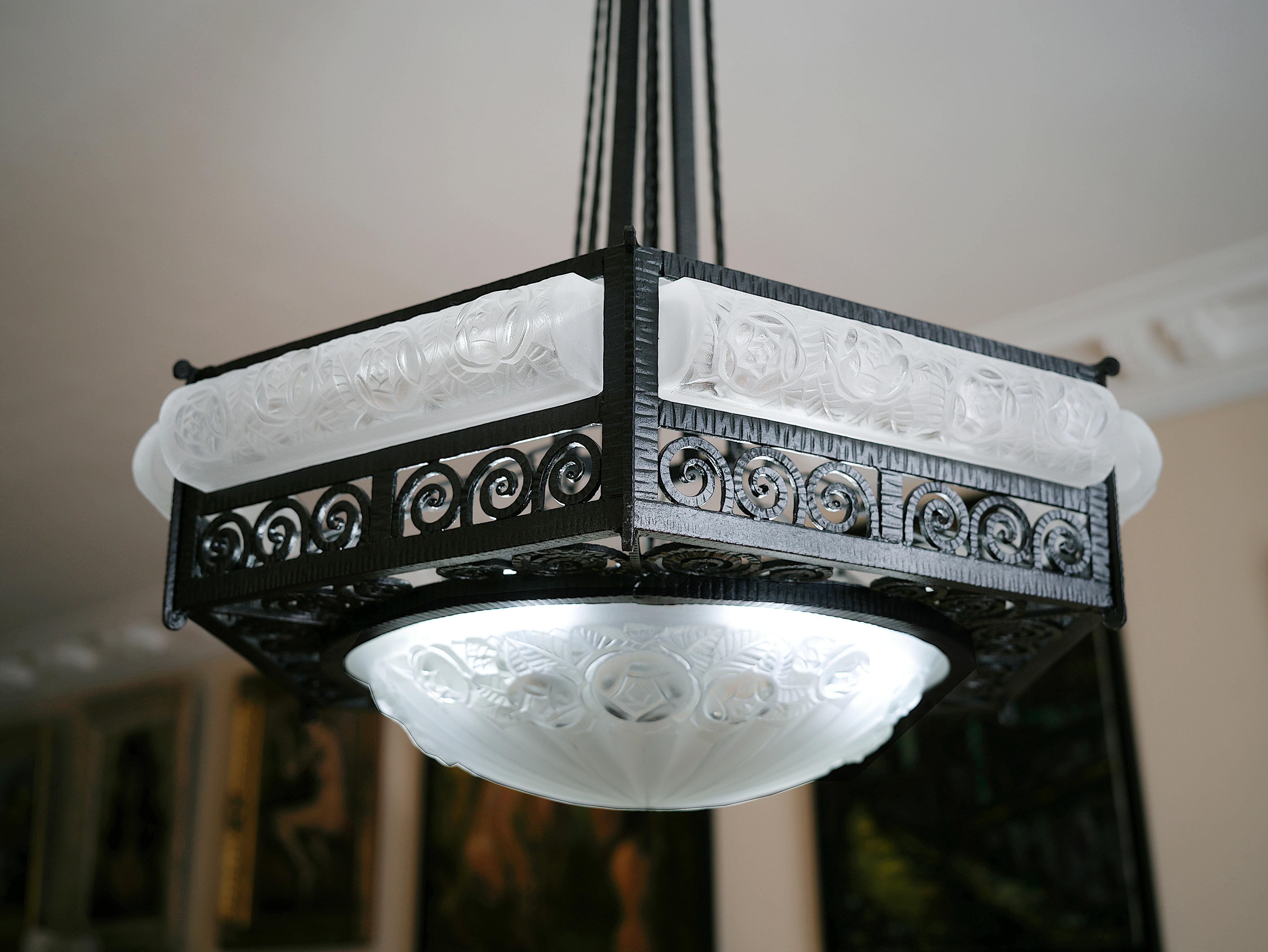 Degue Rare Large French Art Deco Chandelier, 1920 In Good Condition For Sale In Saint-Amans-des-Cots, FR