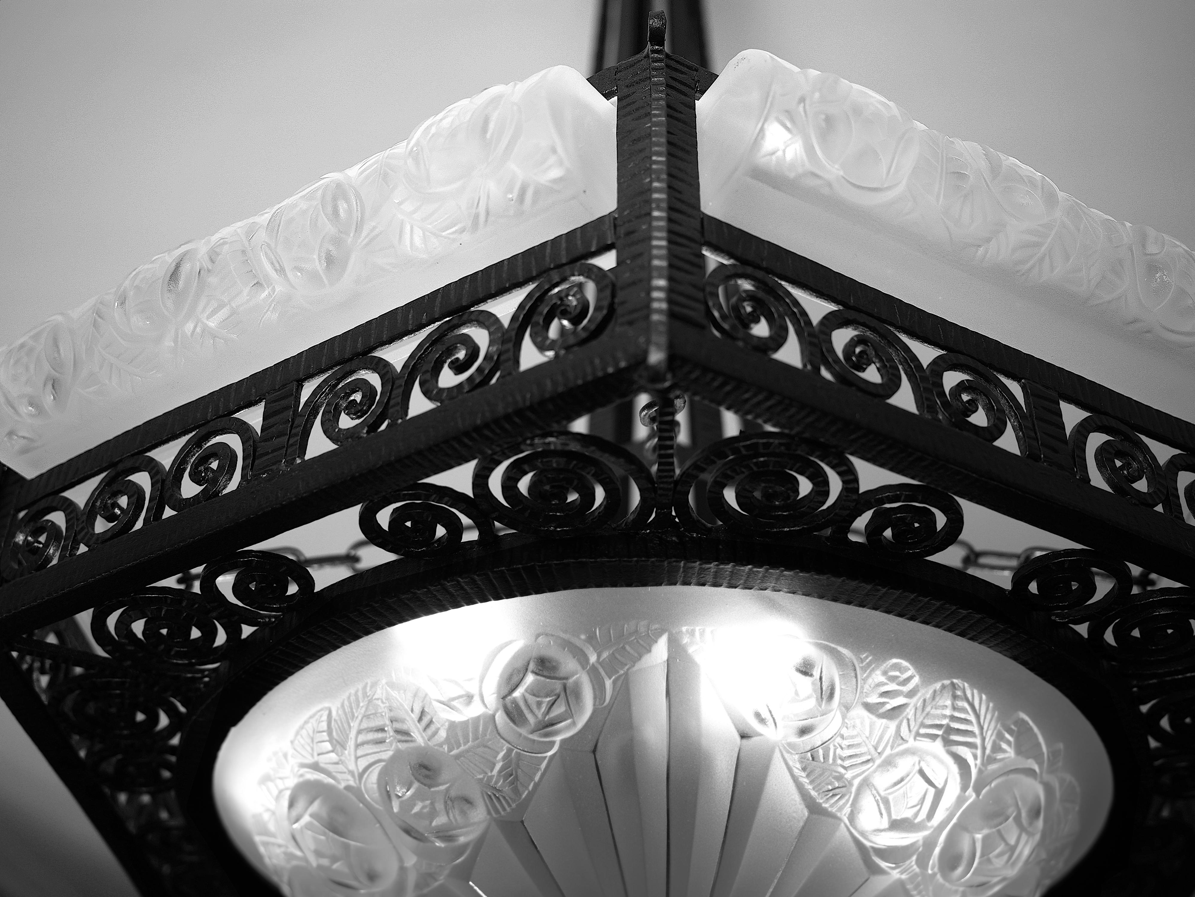 Degue Rare Large French Art Deco Chandelier, 1920 For Sale 1