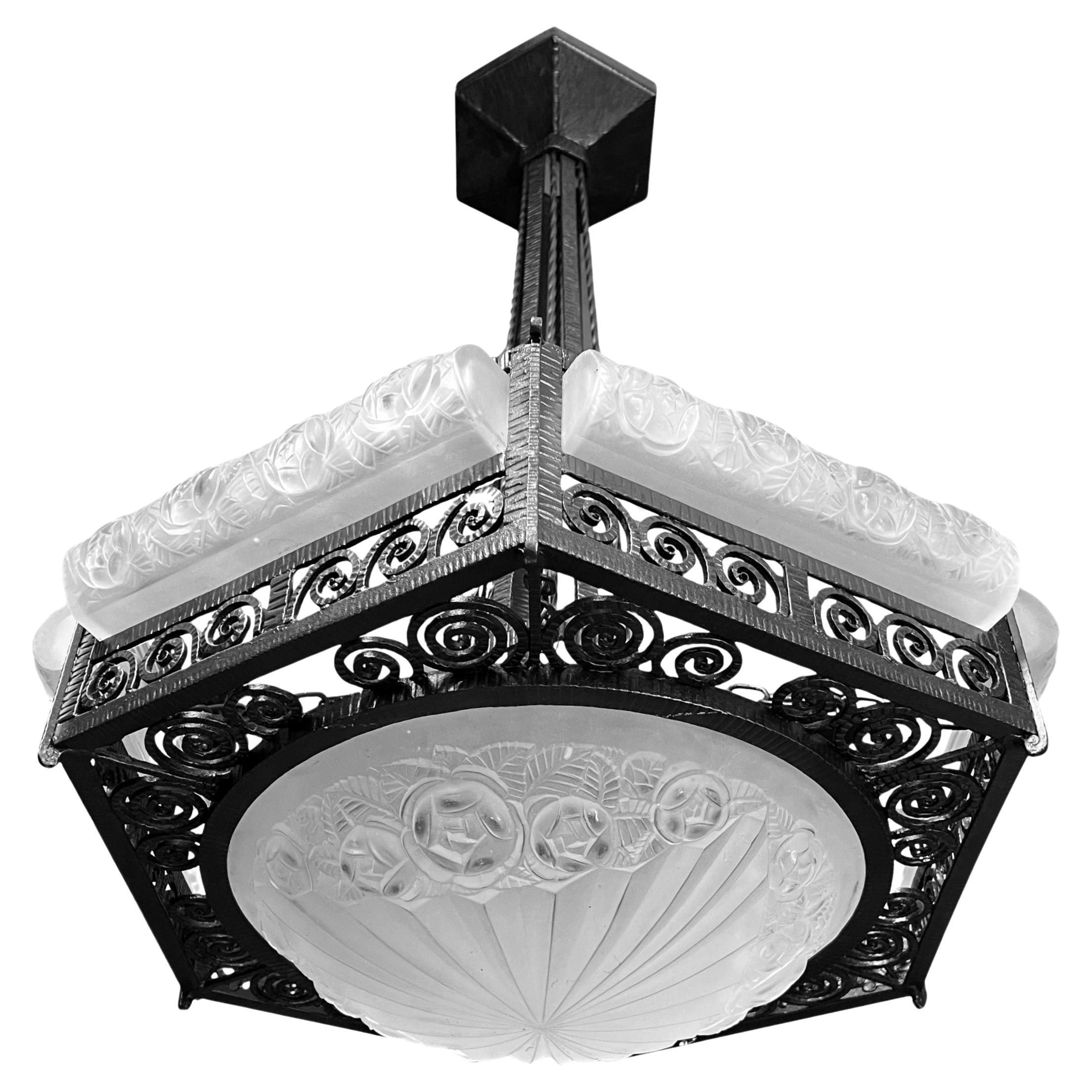 Degue Rare Large French Art Deco Chandelier, 1920 For Sale