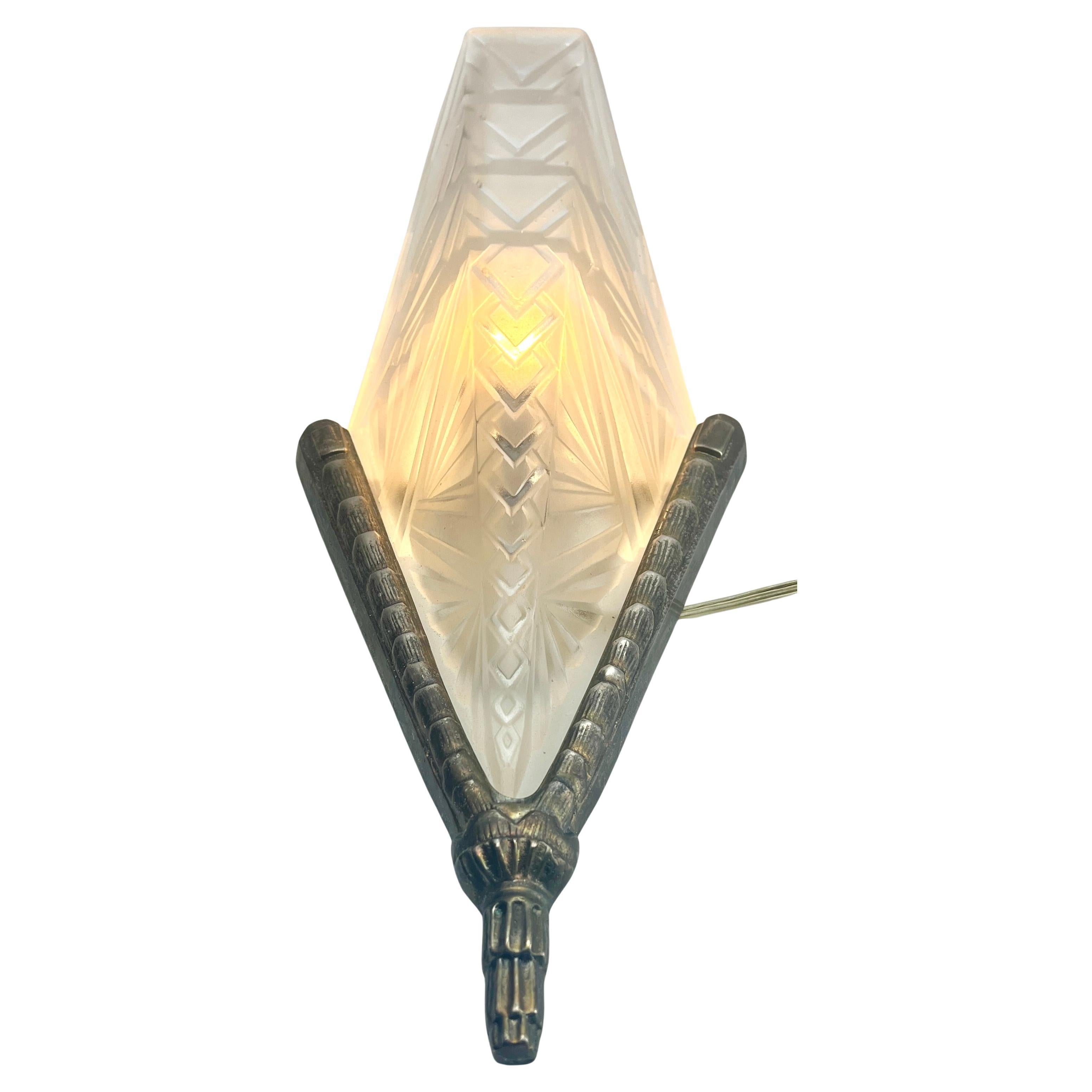 Art Deco Degue Style Pair French 1930 art deco Wall Sconces Lamps Léon Hugue Paris For Sale
