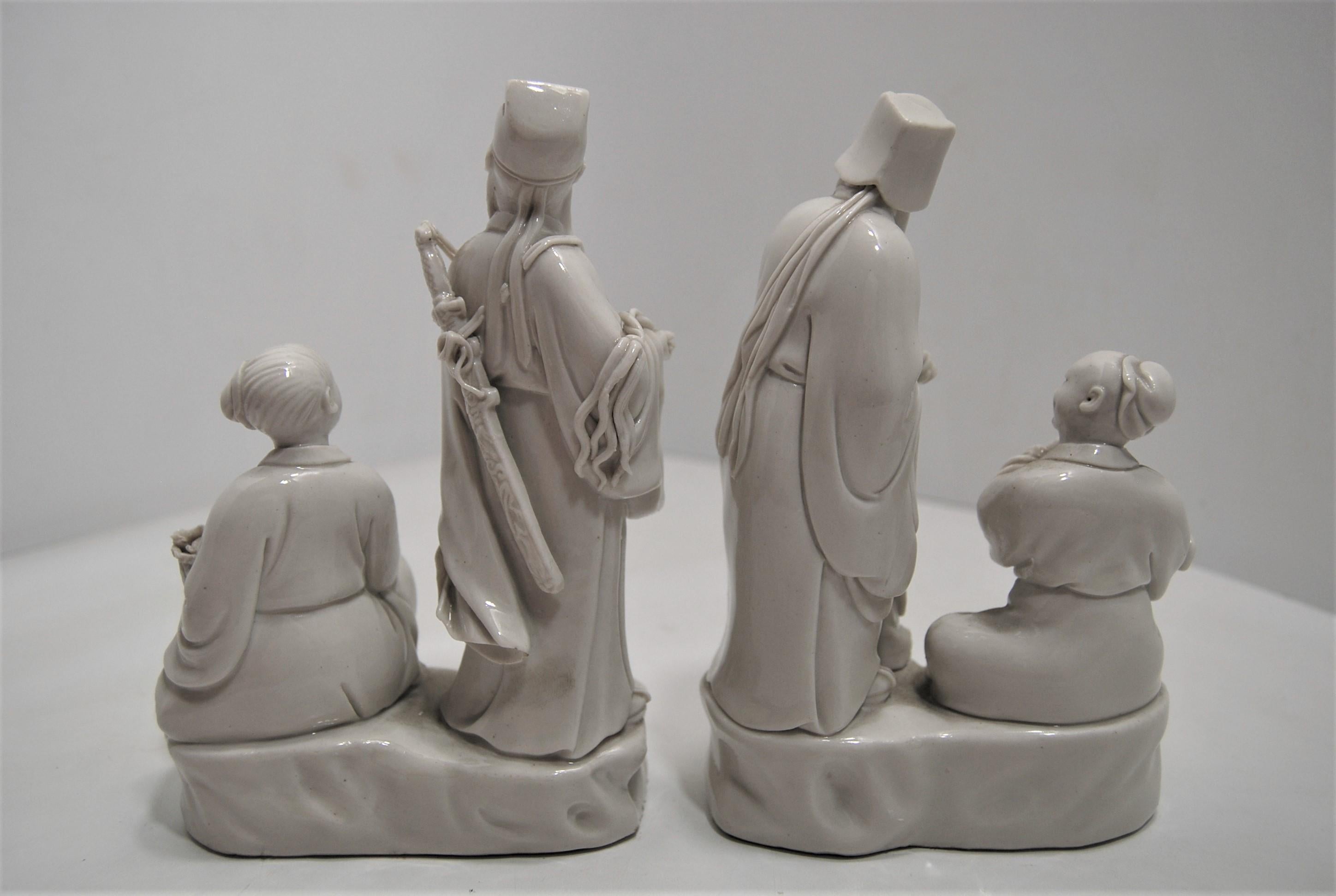 Cinese Statuette degli Immortali in ceramica bianca Dehua fine '800 inizio '900 altezza 16 cm in vendita