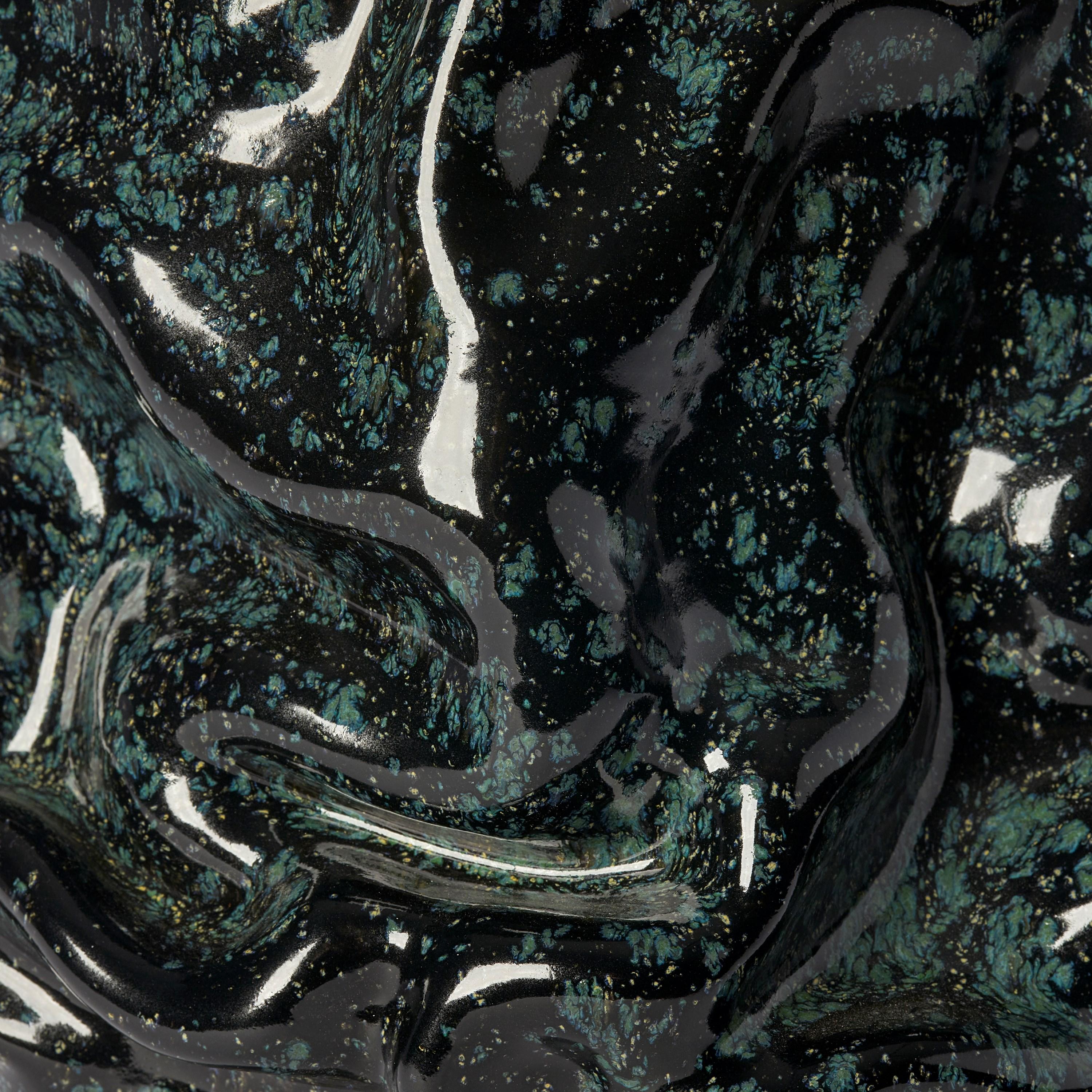 Forme déshydratée avec glaçure noire cosmique n° 115 de Nicholas Arroyave-Portela Neuf - En vente à London, GB