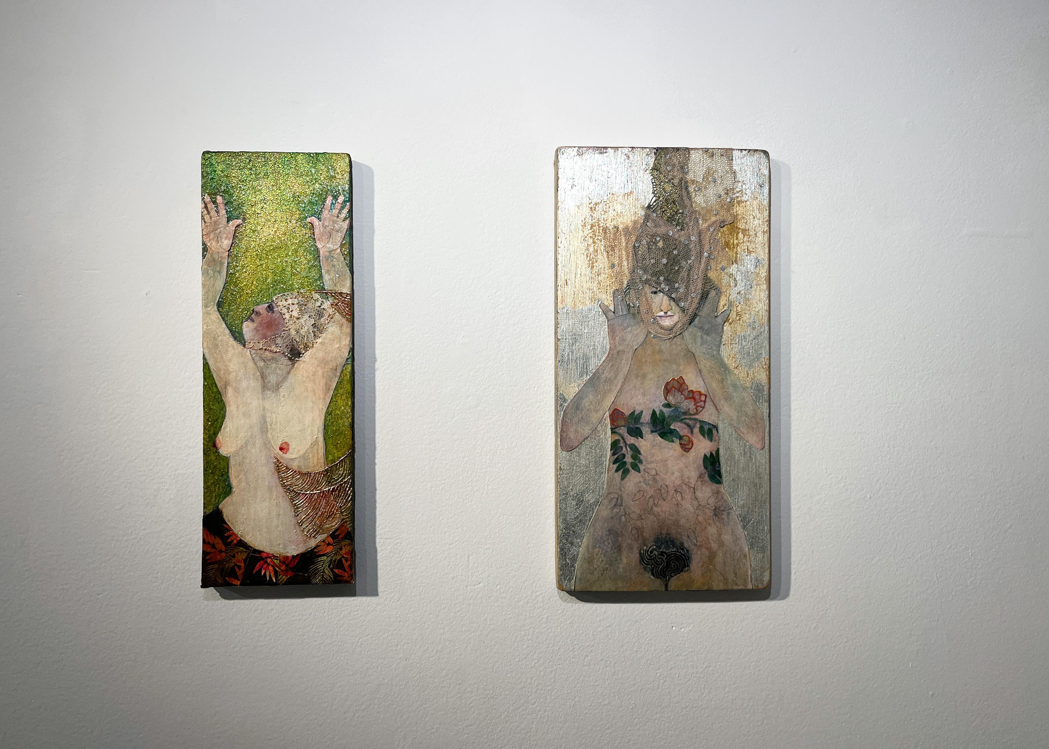 Showgirl, nacktes Porträt einer Darstellerin, grün und rot, Mischtechnik auf Tafel (Zeitgenössisch), Painting, von Deirdre O'Connell
