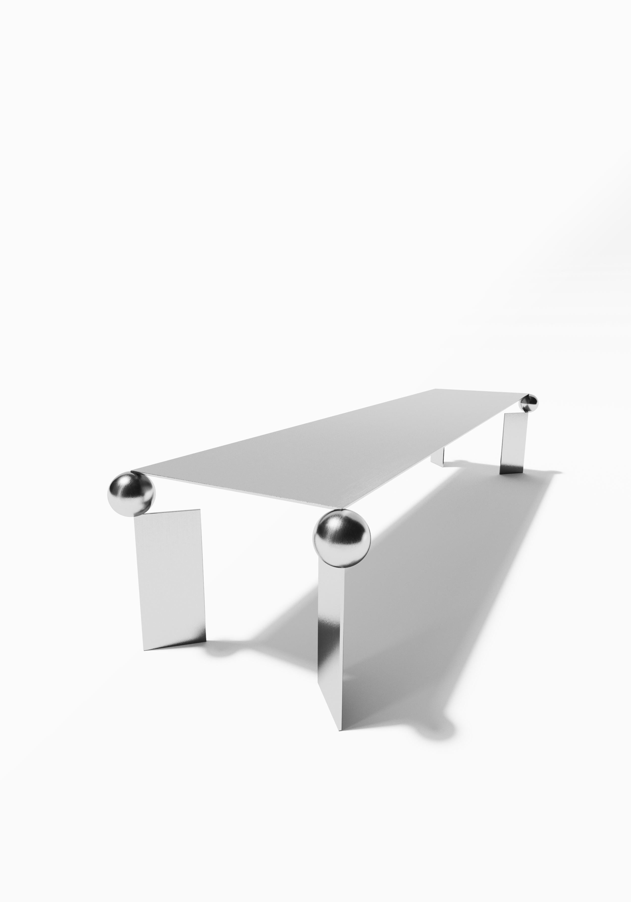 Moderne Table basse Deitada • Fabriqué à la main en acier inoxydable • par Pedro Paulo Venzon en vente