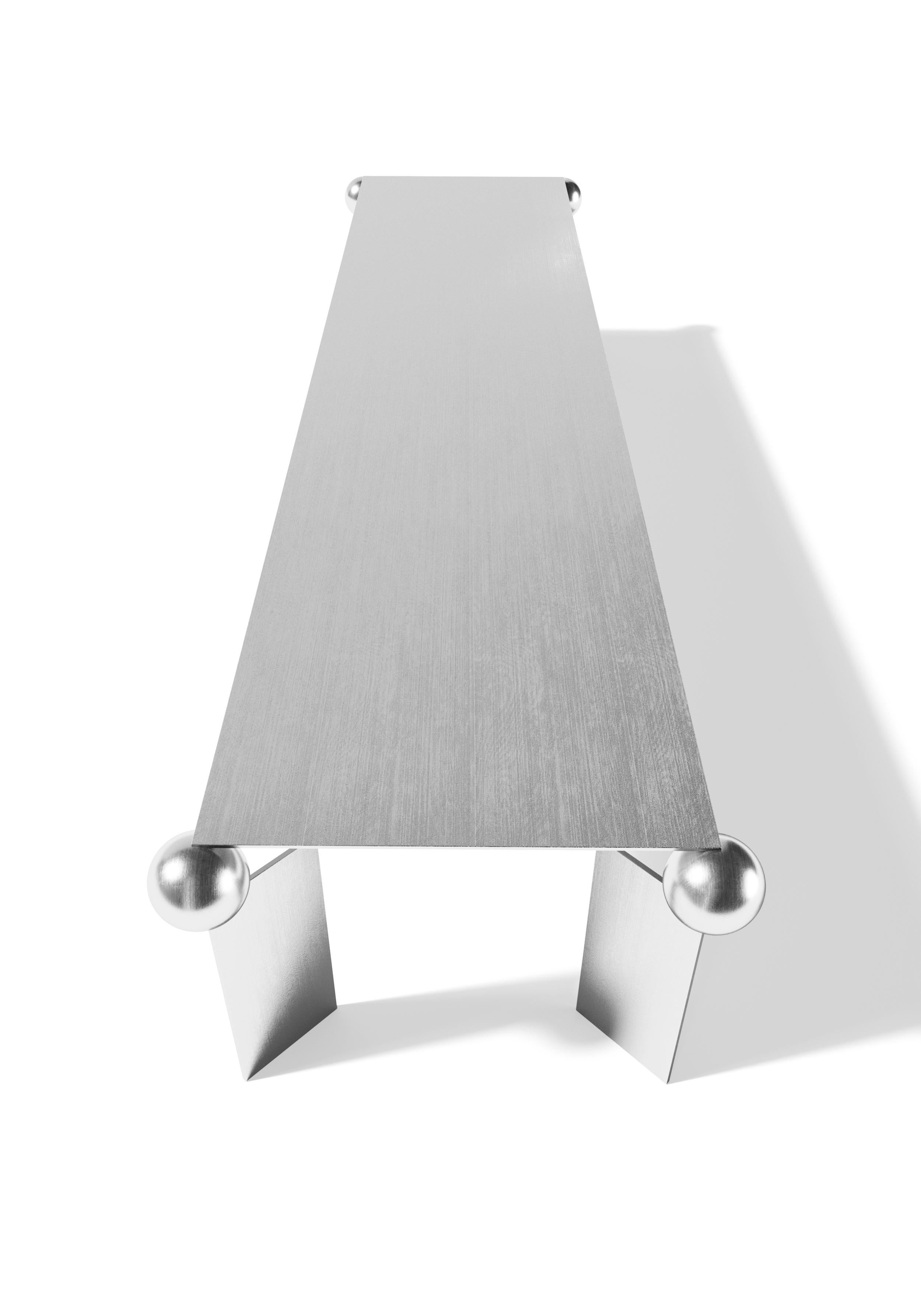 Table basse Deitada • Fabriqué à la main en acier inoxydable • par Pedro Paulo Venzon Neuf - En vente à Florianopolis, Santa Catarina