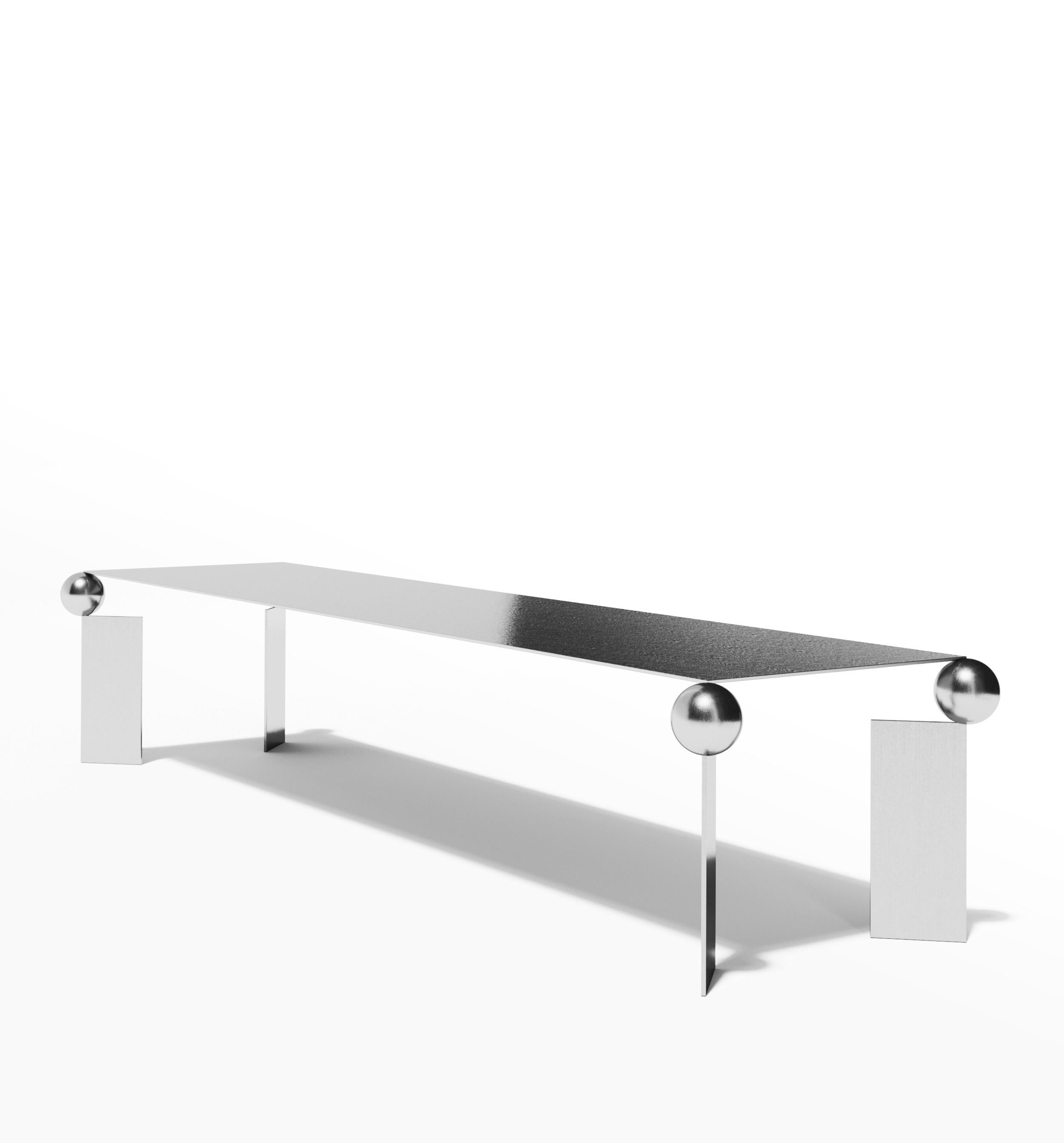 XXIe siècle et contemporain Table basse Deitada • Fabriqué à la main en acier inoxydable • par Pedro Paulo Venzon en vente