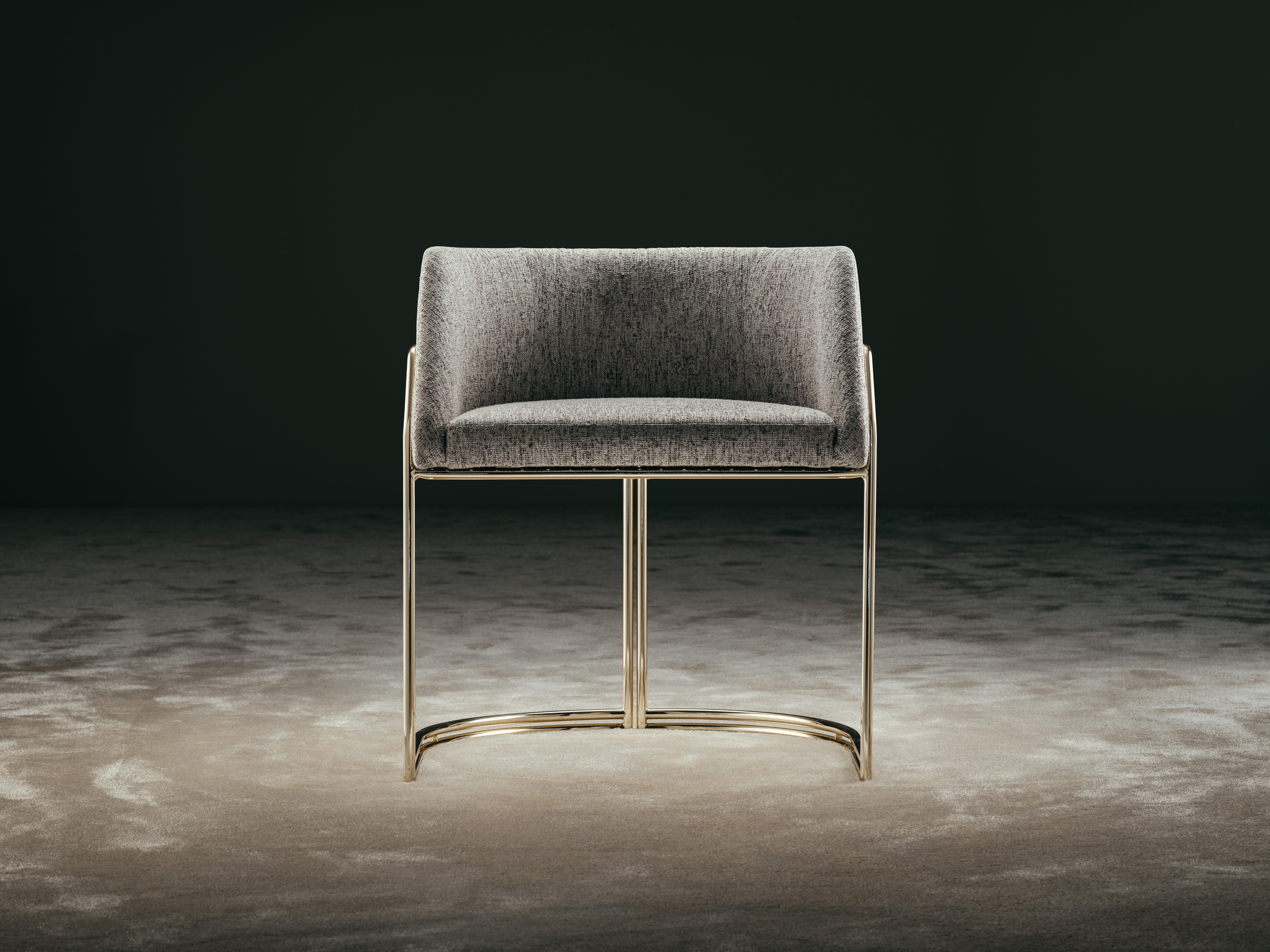 Déjà Vu chair is part of the Esprit Noir Capsule Collection.
Déjà Vu chair is composed of a wooden shell padded with different densities polyurethane foam and finished with an upper layer of acrylic fiber. The metal tubular base wraps around the