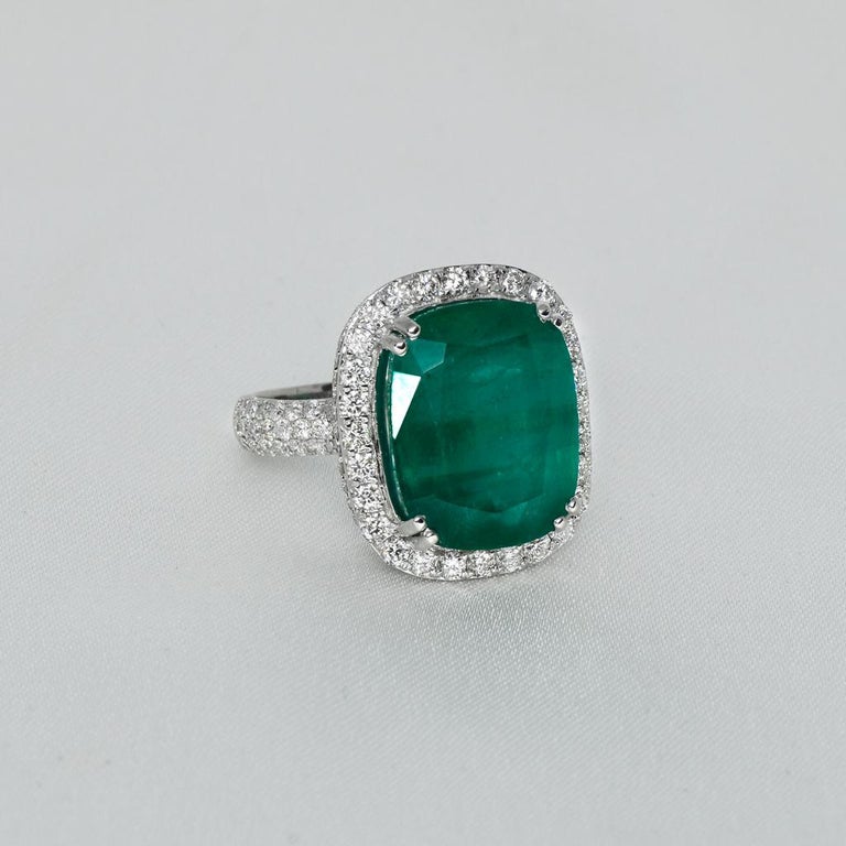 IGI Certified 10.57 Ct Emerald Diamond Antique Art Deco Style Engagement Ring In New Condition For Sale In Kaohsiung City, TW