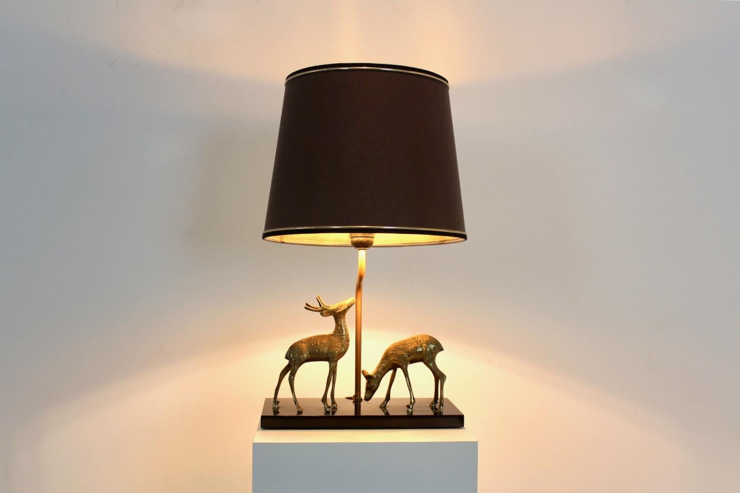 Deknudt-Tischlampe aus Hirschskulptur aus Messing, Belgien, 1970er Jahre (Moderne der Mitte des Jahrhunderts) im Angebot