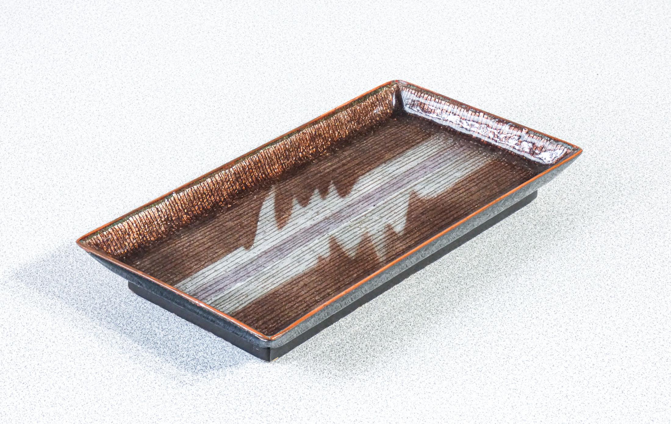'DEL CAMPO Italy' pocket-emptier plate in enameled copper

Origin
Italy

Period
1950s

Brand
'DEL CAMPO Italy'

Model
Pocket emptier

Materials
Enameled copper and wood

Dimensions
25.5 x 13.5 x H 3 cm

Conditions
The piece is