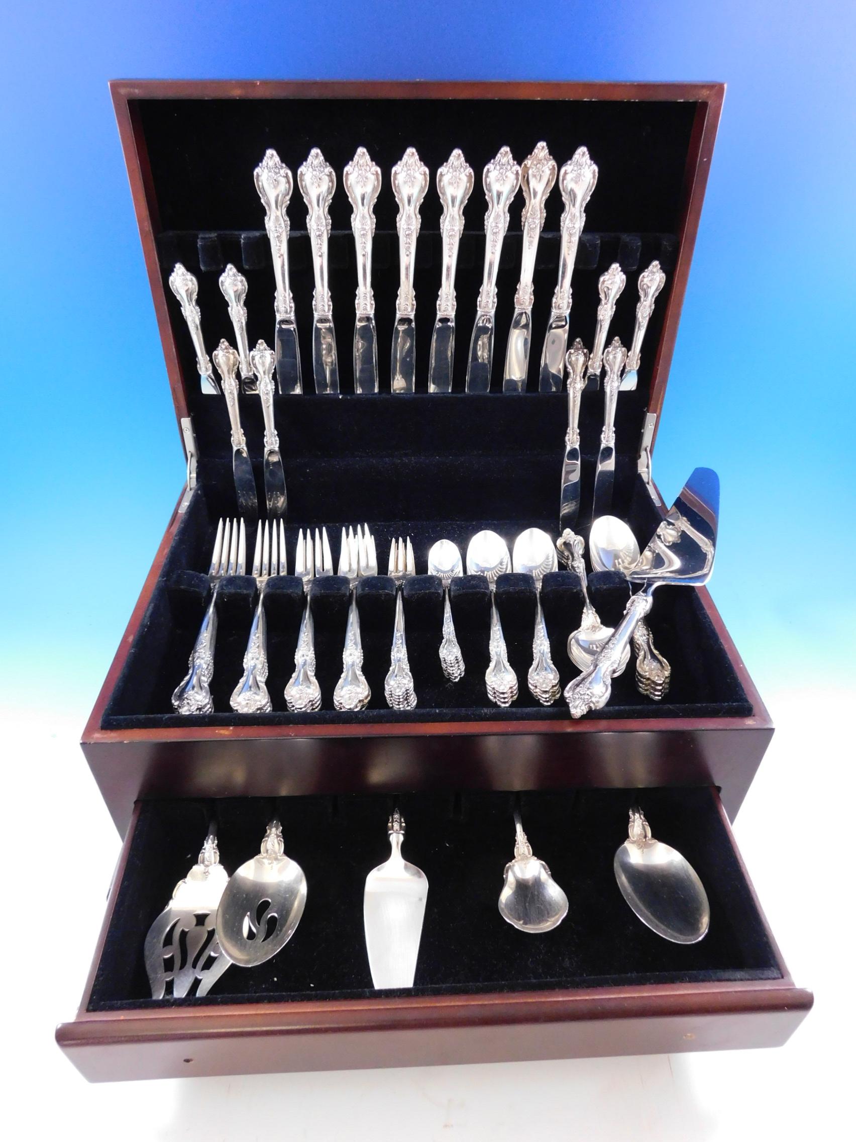 Gorgeous Delacourt by Lunt sterling silver Flatware set, 70 pieces. This set includes:

8 knives, 9 1/8