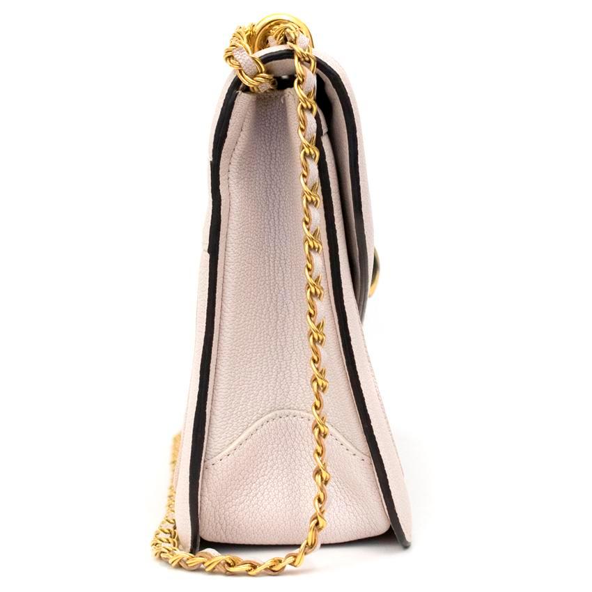 Delage pale pink shoulder bag. 

Features gold tone chain strap and twist clasp closure.

Approx. 

Handle drop: 38 cm

Height: 20 cm

Width: 26.5 cm

Depth: 8.5 cm