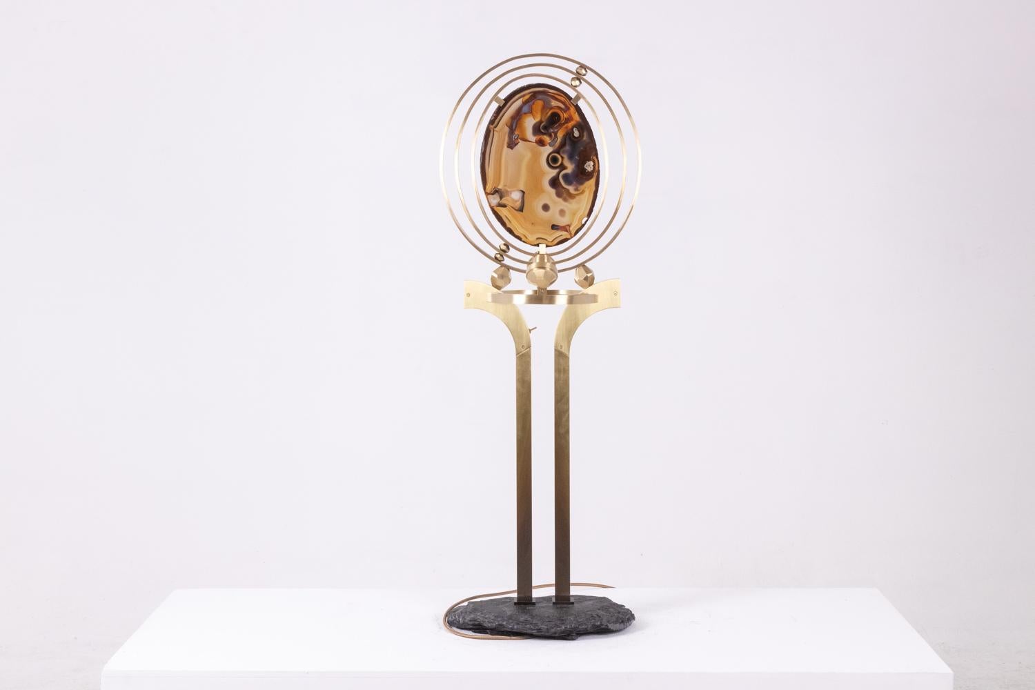 Laiton Lampe armillaire modèle Delamarche. Travail artisanal. en vente