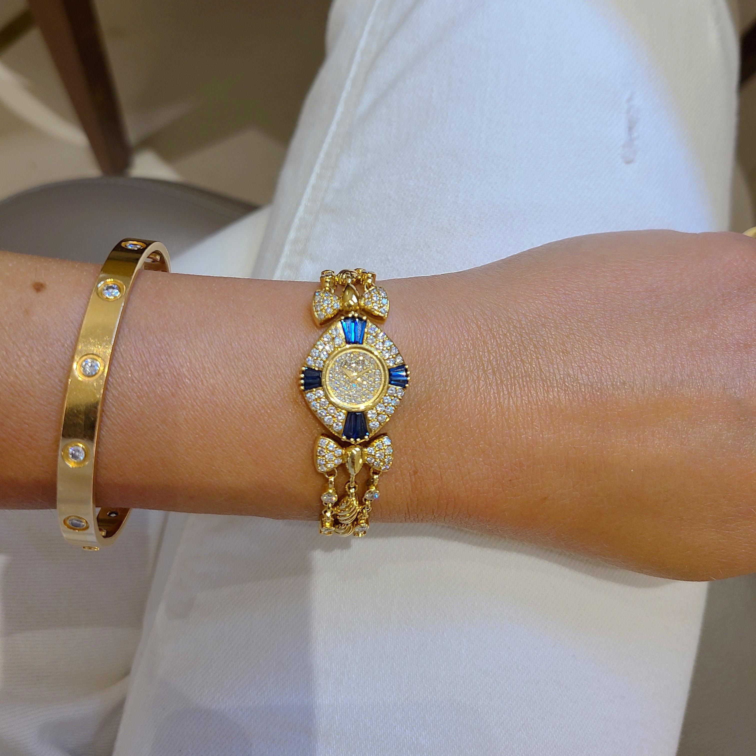 DeLaneau Armbanduhr aus 18 Karat Gelbgold mit Diamanten und blauem Saphiren im Angebot 1
