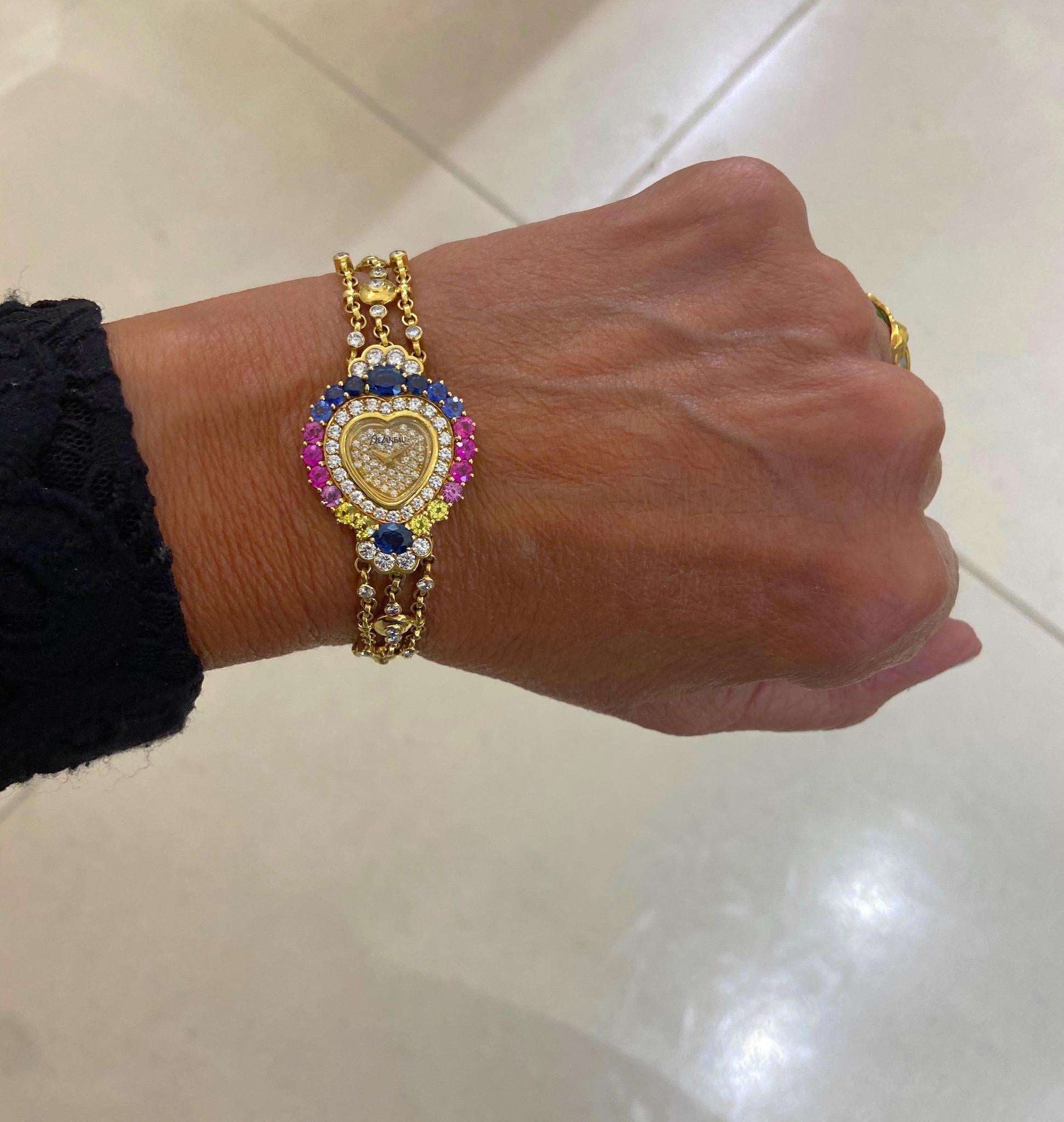 DeLaneau Herzförmige Uhr aus 18 Karat Gold mit Diamanten und mehrfarbigen Saphiren im Angebot 2