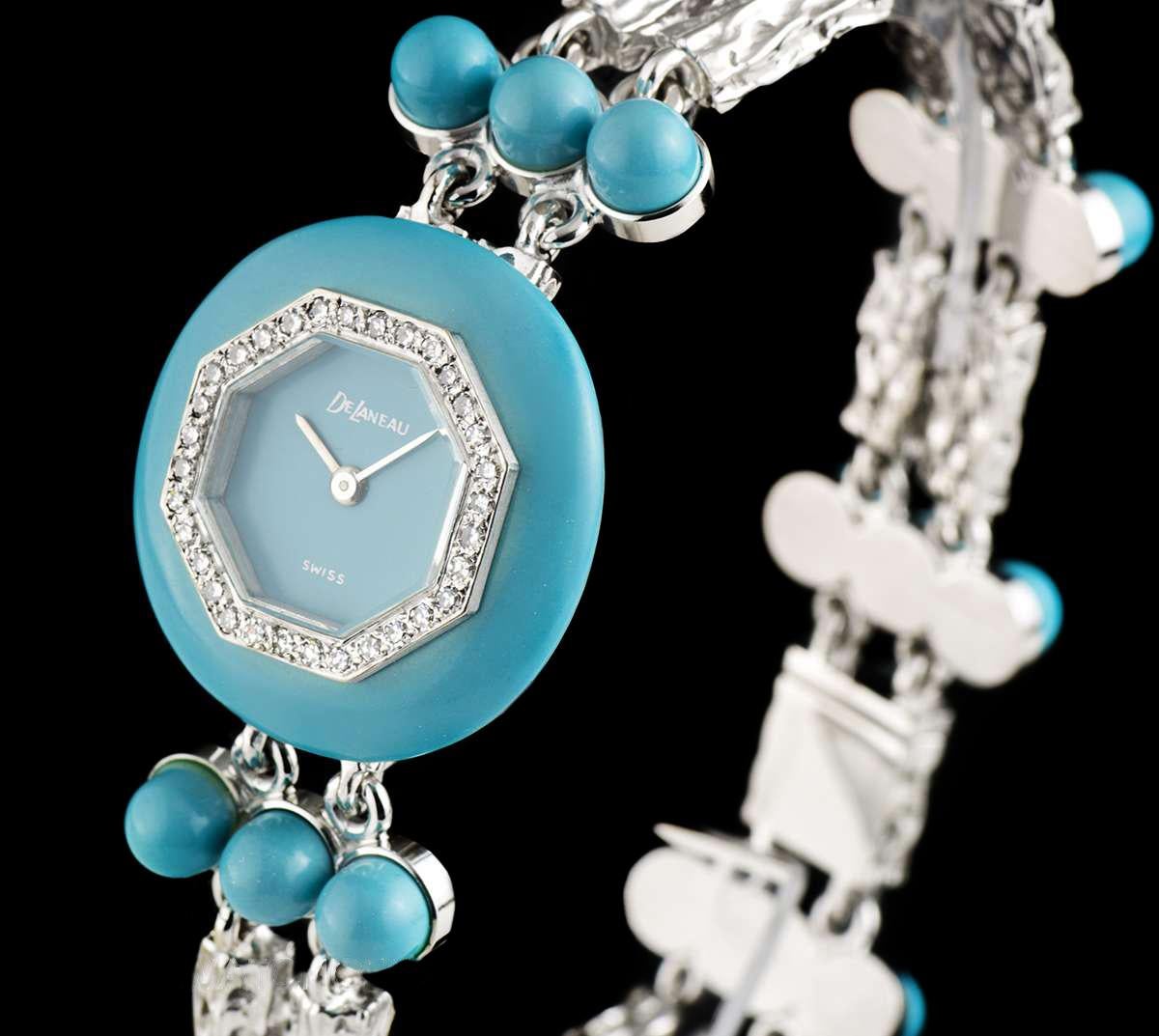 An 18k White Gold & Turquoise Ladies Cocktail Watch, turquoise dial, a fixed 18k white gold octagonal bezel set with approximately 32 round brilliant cut diamonds, a turquoise and 18k white gold bracelet with an 18k white gold jewellery style clasp,