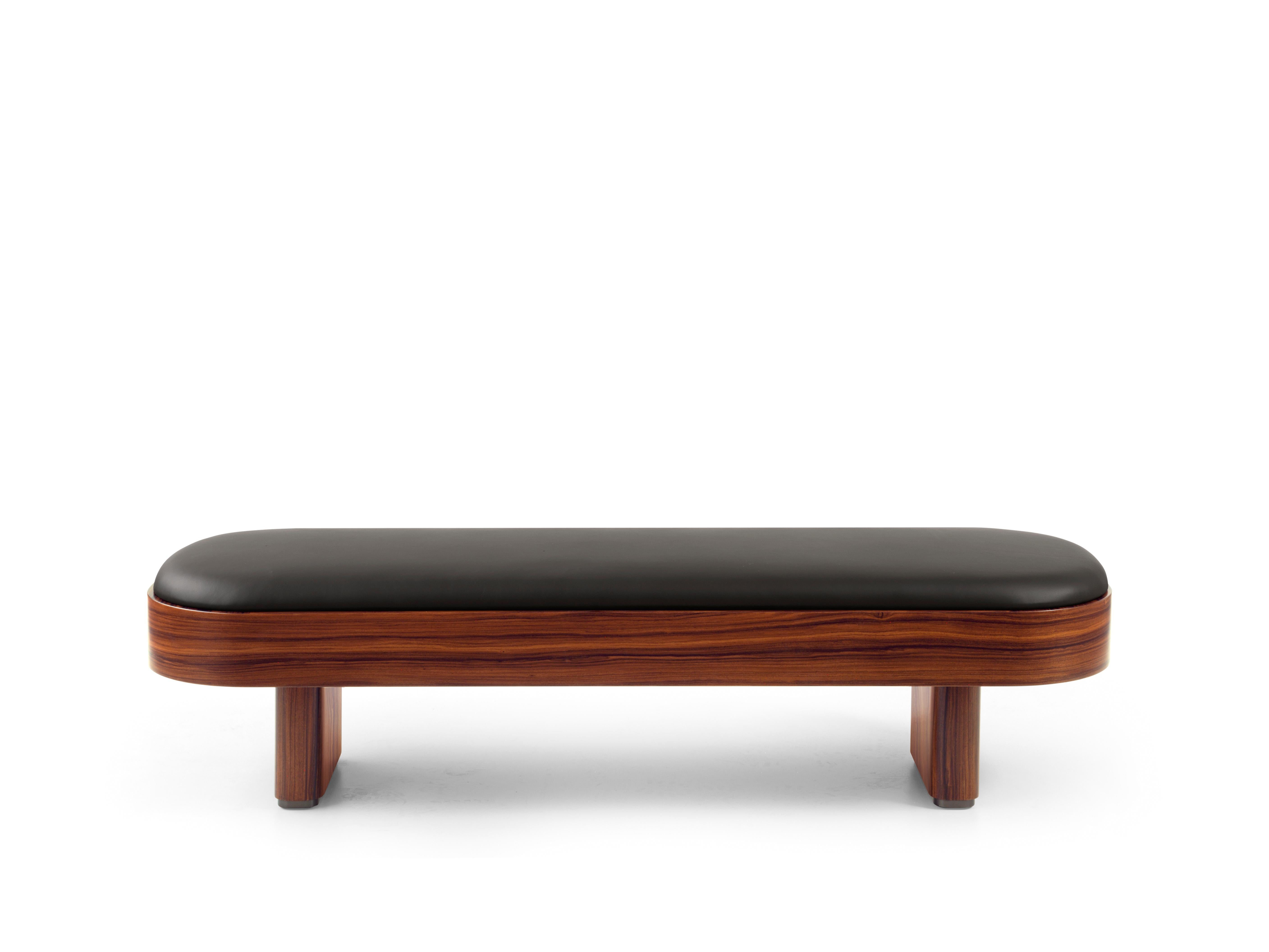 Banc Delano par Redeco
Dimensions : L 160 x D 50 x H 41 cm
Matériaux : Mdf structure. Siège interne en contreplaqué padré avec de la mousse de polyuréthane. Pré-rembourrage en ouate de polyester, rembourrage en tissu ou en cuir.

ReDéco est une