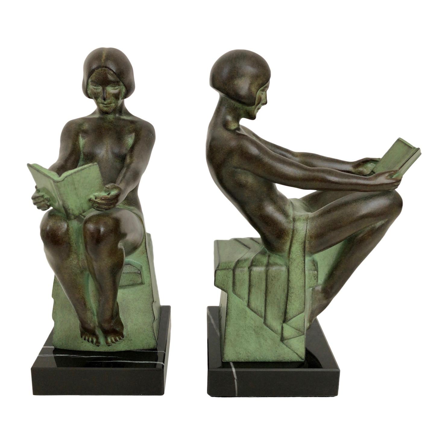 Delassement di Max Le Verrier Reggilibri in stile Art Verrier Sculture di lettura per signore in vendita 2