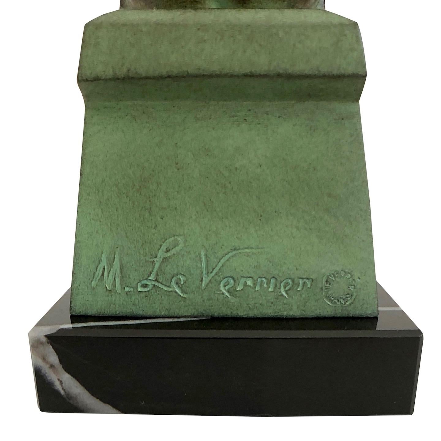 Patinato Delassement di Max Le Verrier Reggilibri in stile Art Verrier Sculture di lettura per signore in vendita