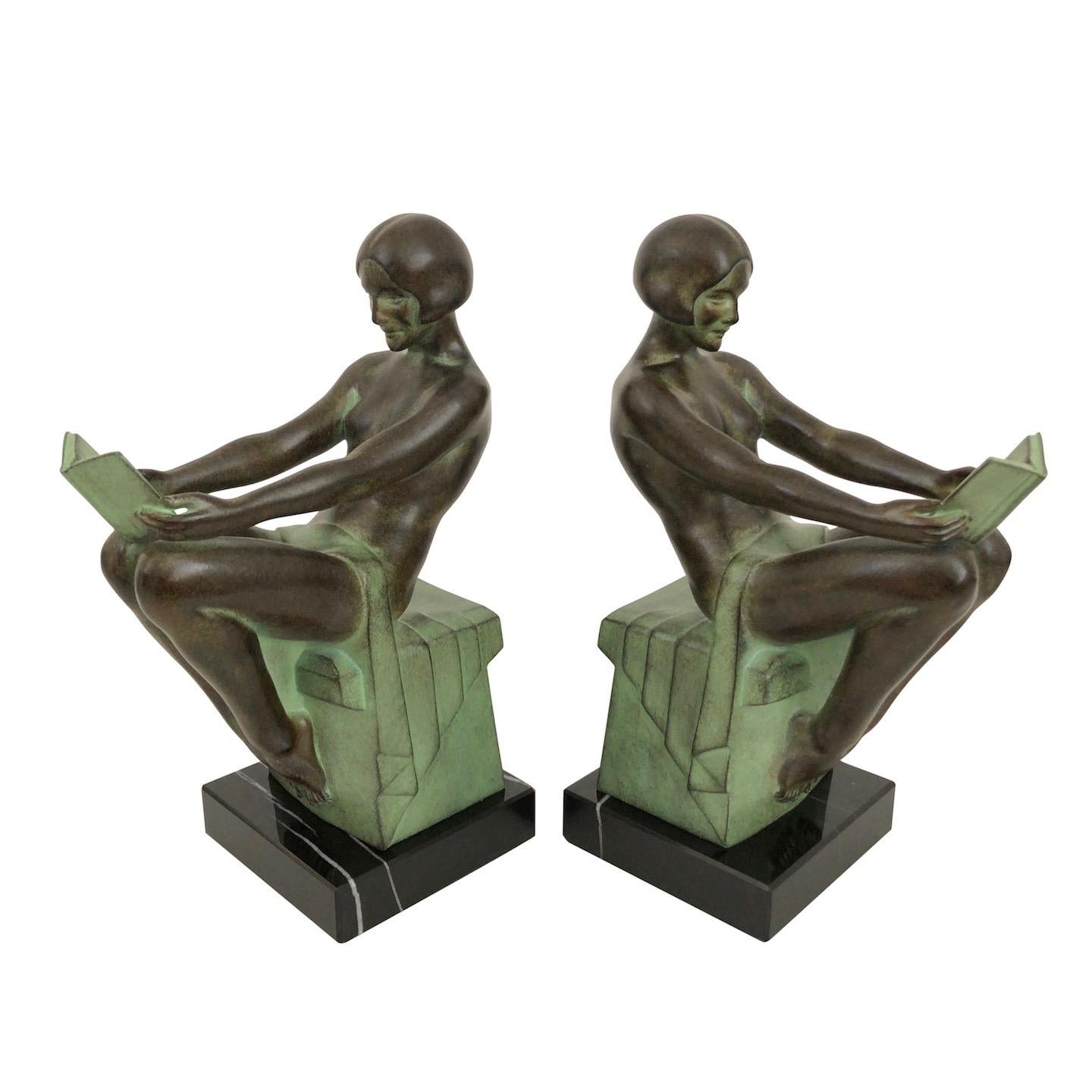 Zinco commerciale Delassement di Max Le Verrier Reggilibri in stile Art Verrier Sculture di lettura per signore in vendita