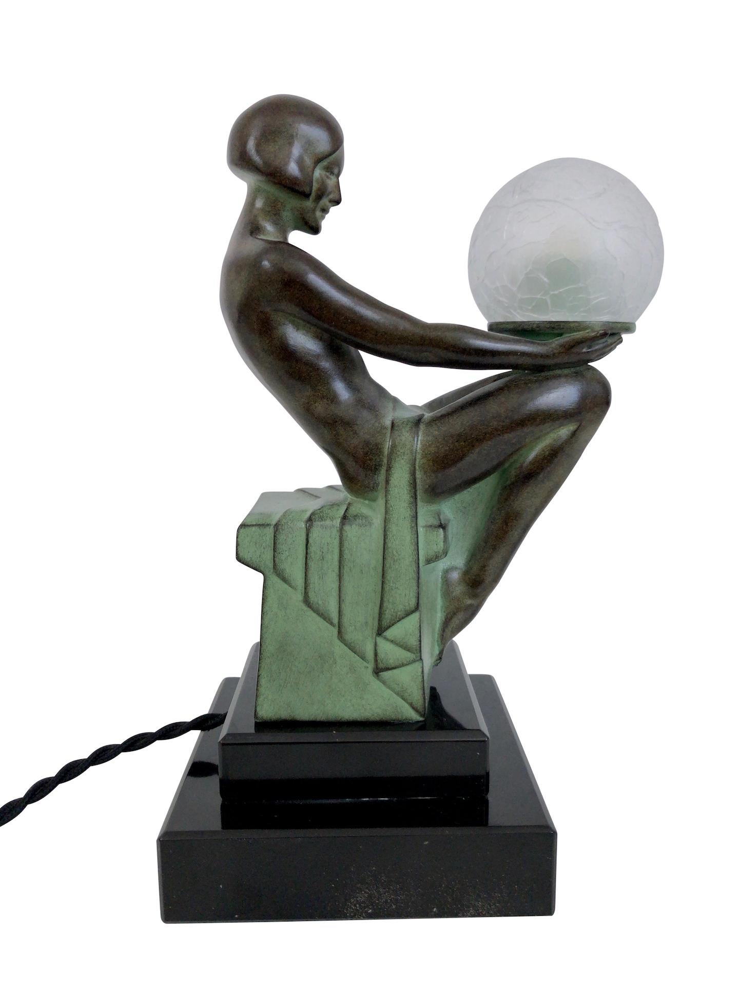 XXIe siècle et contemporain Lampe sculpture d'un nu de style Art Déco français, Delassement Lumineux par Max Le Verrier