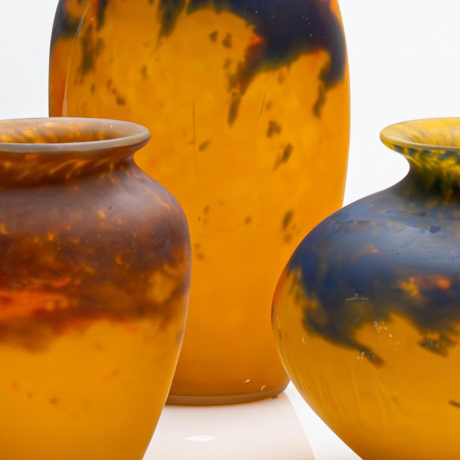 Metà XX secolo Delatte and Muller Frères Signed, Set di 5 vasi in Pate de Verre, Francia, 1920 in vendita