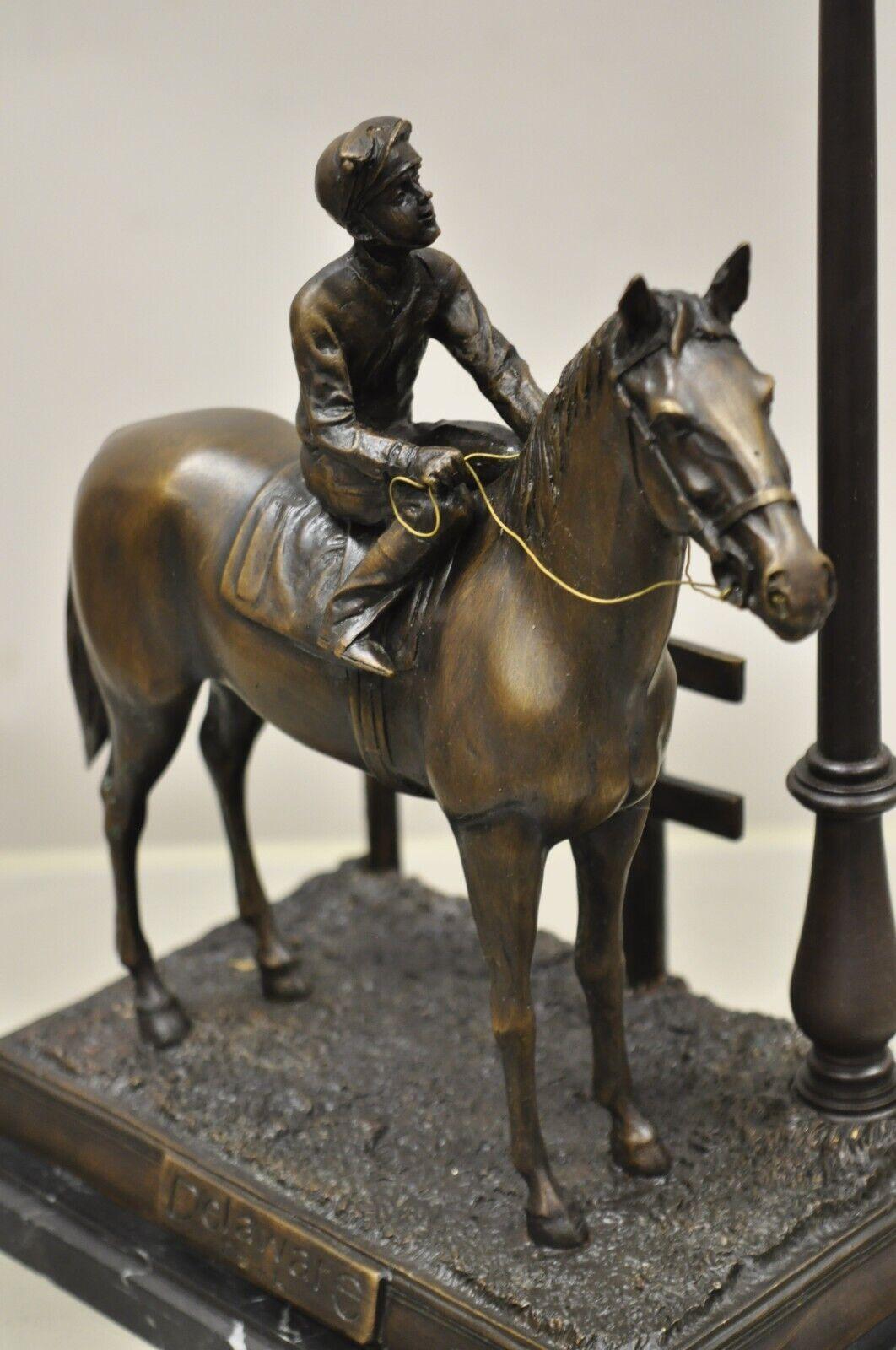 Country Sculpture de cheval Jockey en bronze à base de marbre équestre du Delaware Park en vente