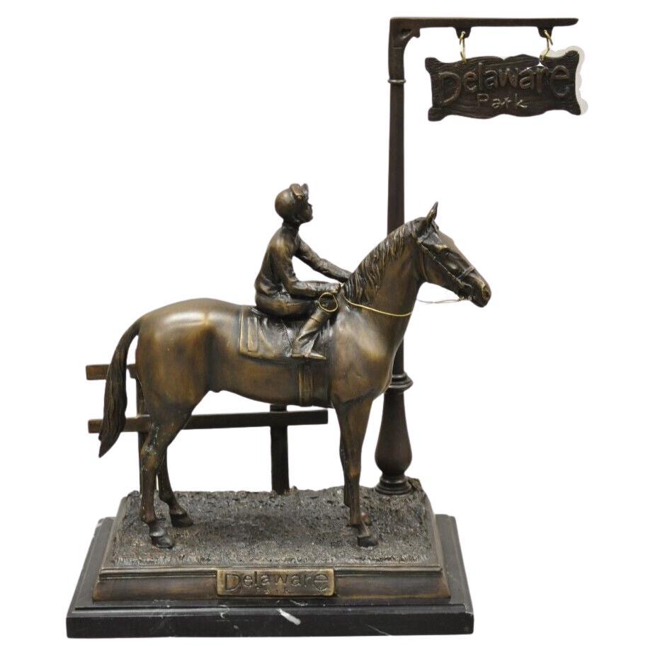 Sculpture de cheval Jockey en bronze à base de marbre équestre du Delaware Park
