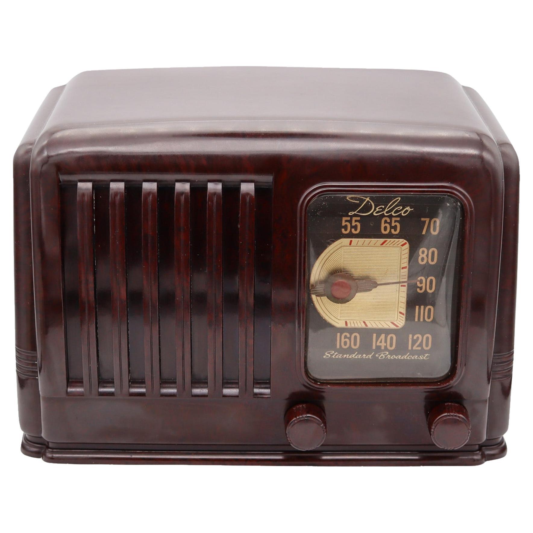 Delco Art Deco 1941 Vintage Bakelite R 1171 Tube Radio in Perfect Condition For Sale