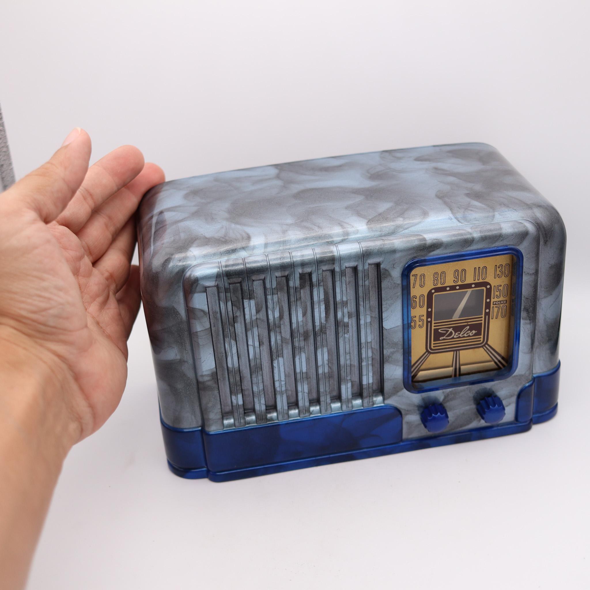 Hand-Crafted Delco R-1150 Art Deco 1939 Tube Radio With Swirled Catalin Blue Colors For Sale