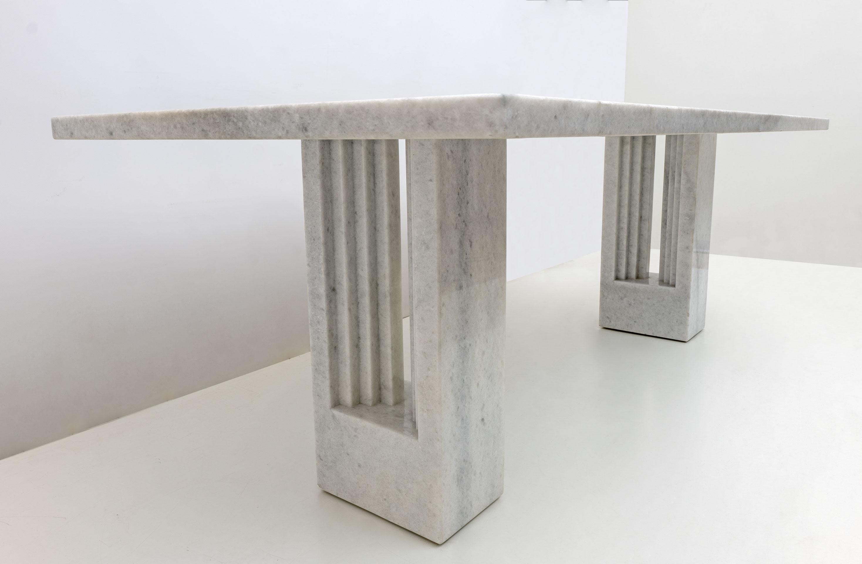 'Delfi' Marble Dining Table by Marcel Breuer and Carlo Scarpa for Gavina, Italy In Good Condition For Sale In Puglia, Puglia