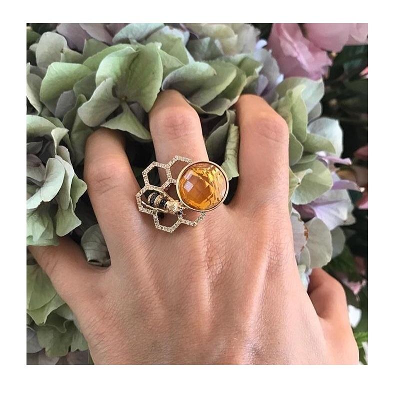 This cocktail ring from the Delfina Delettrez Garden of Delight collection is handmade in her roman atelier from 18 karat yellow gold gr 8 to finely create a hyper-realistic beehive. It features one hand carved figurative bee crafted from black